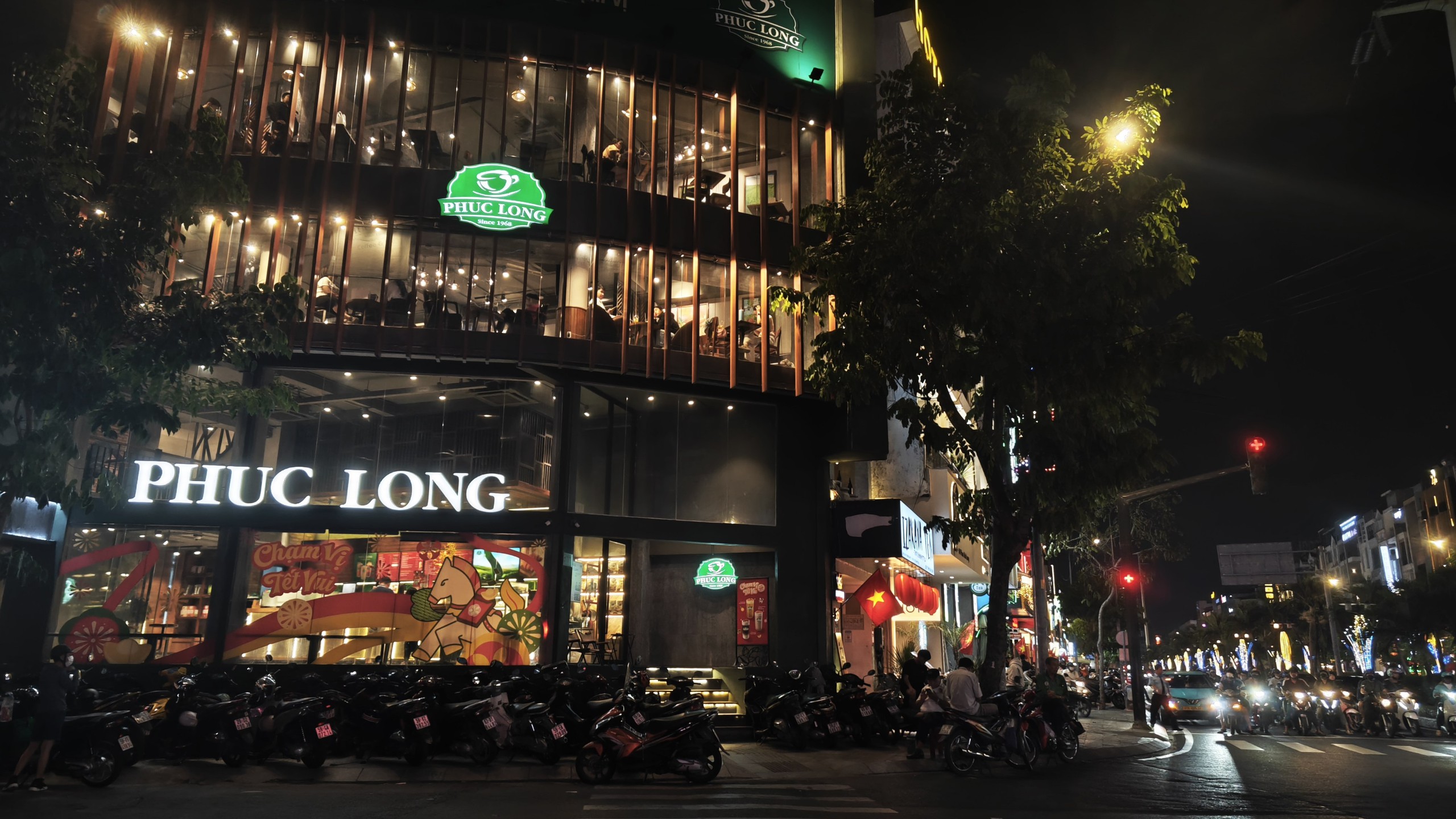 Qu&aacute;n ăn , c&agrave; ph&ecirc; TPHCM đ&ocirc;ng nghẹt trước Tết: Nguy&ecirc;n nh&acirc;n v&agrave; xu hướng ti&ecirc;u d&ugrave;ng - Ảnh 4.