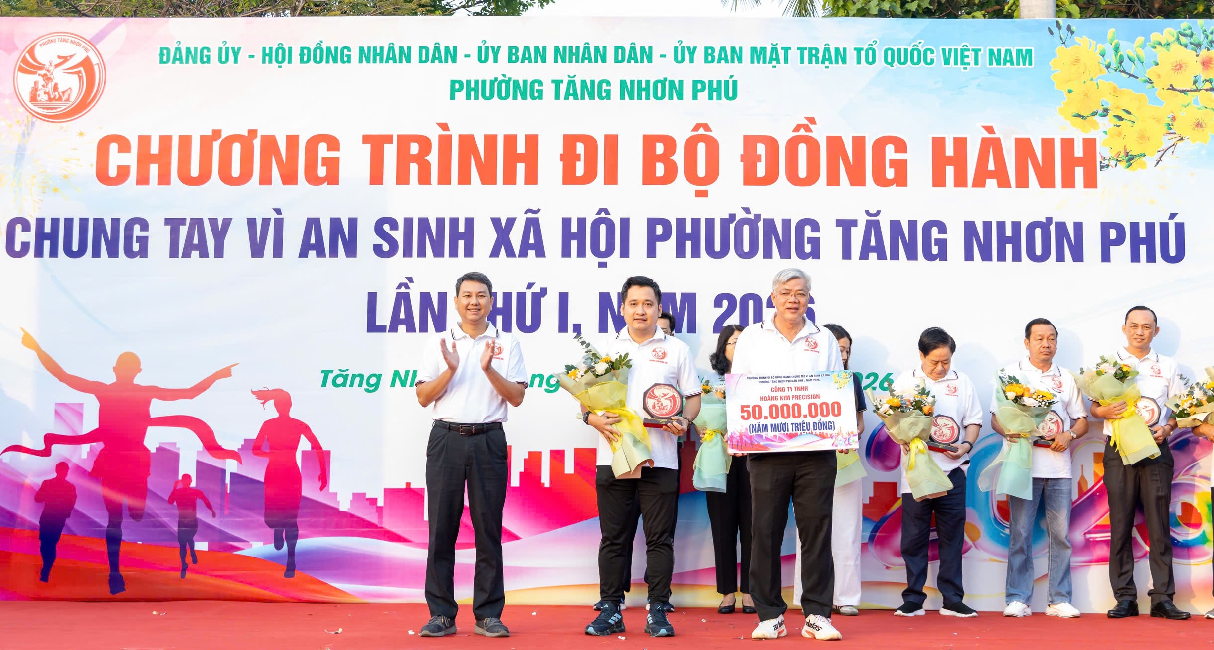 TPHCM: Phường Tăng Nhơn Phú đi bộ đồng hành, gây quỹ hơn 3,2 tỉ đồng chăm lo Tết - Ảnh 4.