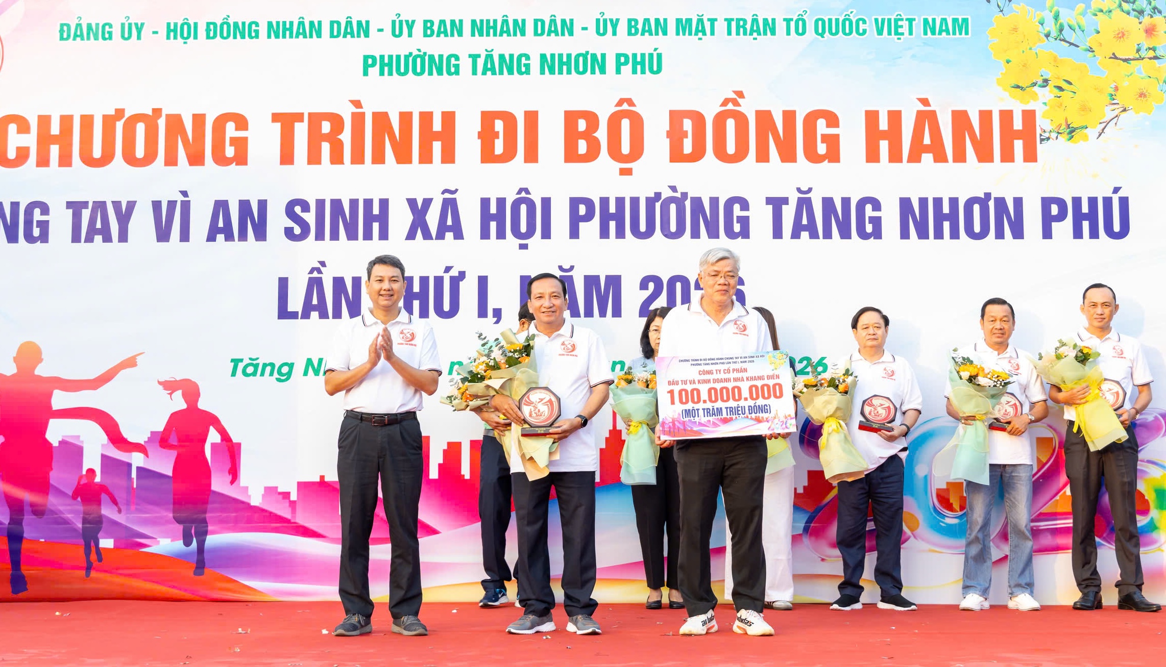 TPHCM: Phường Tăng Nhơn Phú đi bộ đồng hành, gây quỹ hơn 3,2 tỉ đồng chăm lo Tết - Ảnh 3.