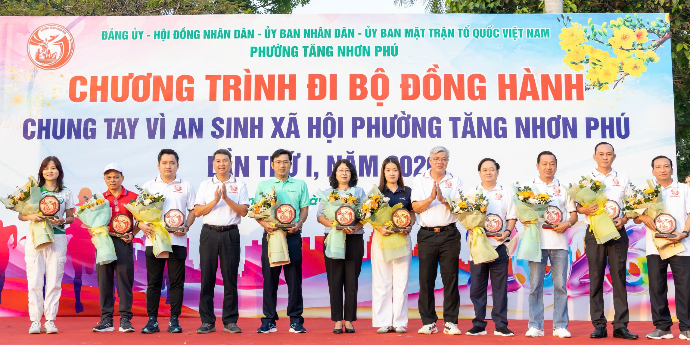 TPHCM: Phường Tăng Nhơn Phú đi bộ đồng hành, gây quỹ hơn 3,2 tỉ đồng chăm lo Tết - Ảnh 5.
