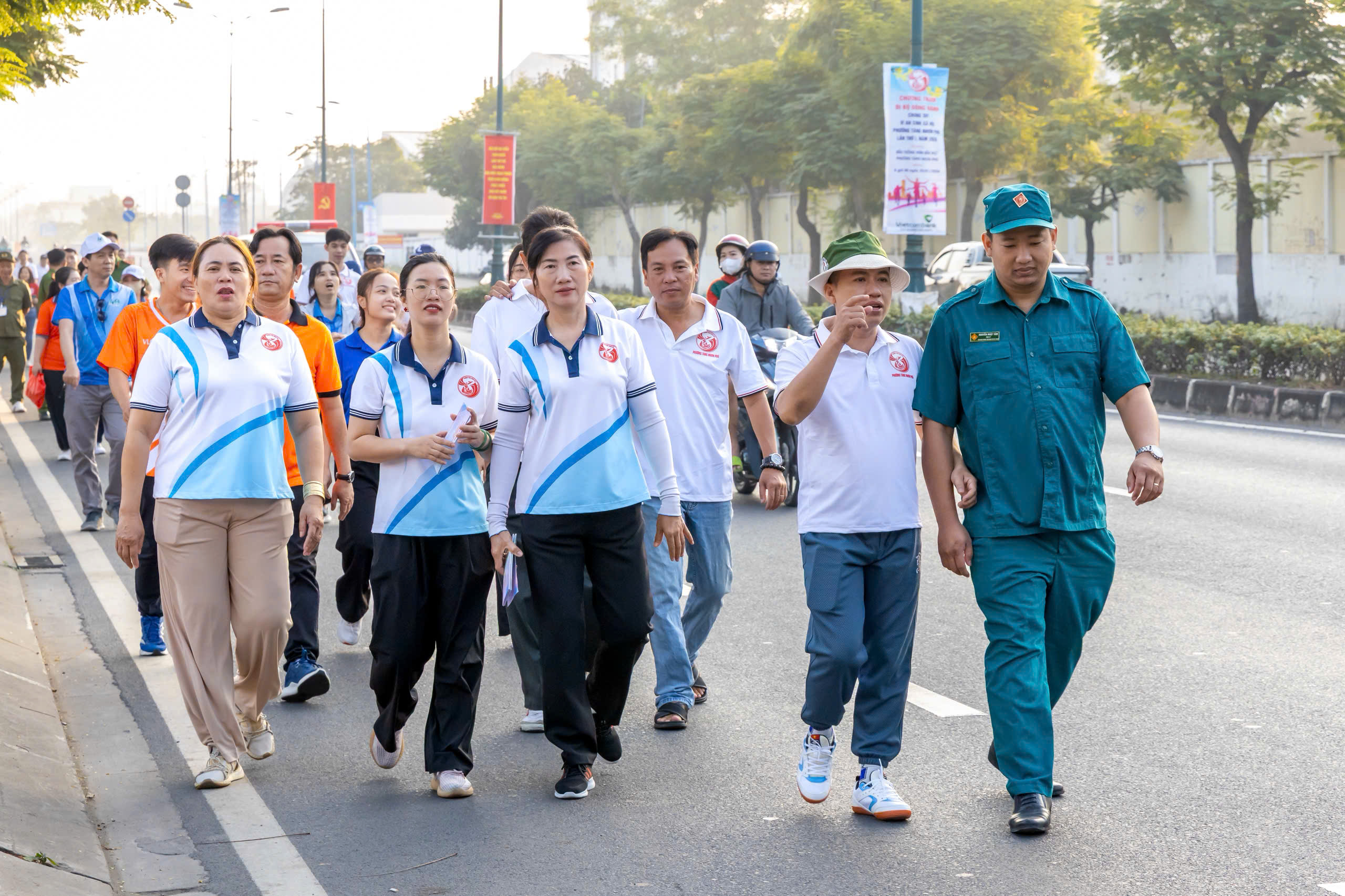 TPHCM: Phường Tăng Nhơn Phú đi bộ đồng hành, gây quỹ hơn 3,2 tỉ đồng chăm lo Tết - Ảnh 7.