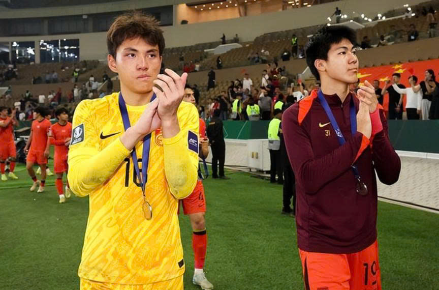 Li Hao hụt &ldquo;Găng tay v&agrave;ng&rdquo;, b&aacute;o Trung Quốc &ldquo;kh&ocirc;ng phục&rdquo; AFC - Ảnh 1.