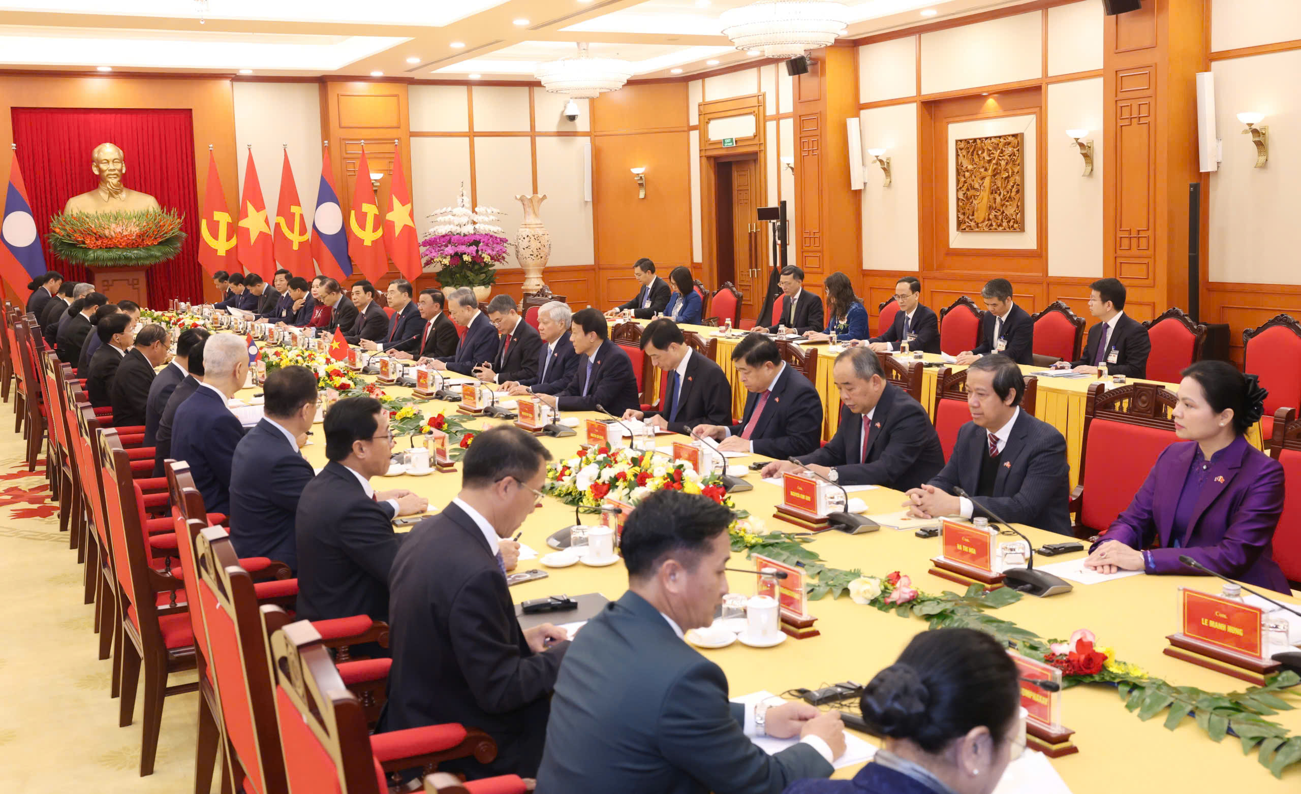 Tổng B&iacute; thư T&ocirc; L&acirc;m hội đ&agrave;m với Tổng B&iacute; thư, Chủ tịch nước L&agrave;o - Ảnh 3.