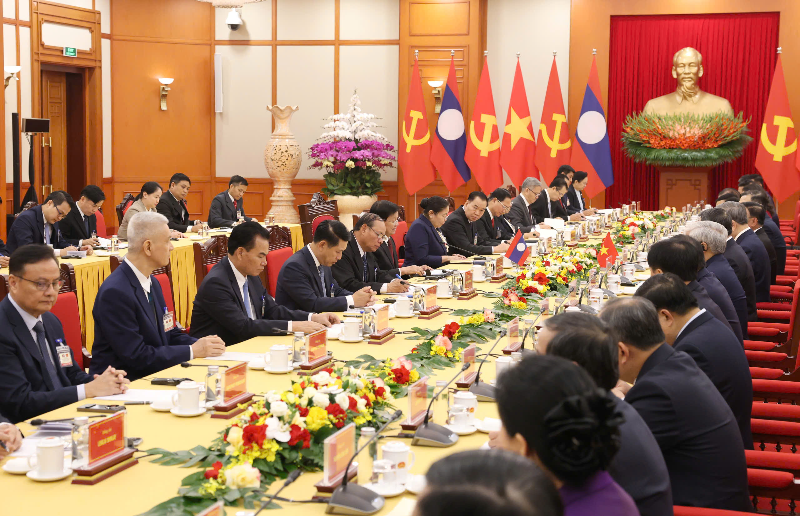 Tổng B&iacute; thư T&ocirc; L&acirc;m hội đ&agrave;m với Tổng B&iacute; thư, Chủ tịch nước L&agrave;o - Ảnh 6.