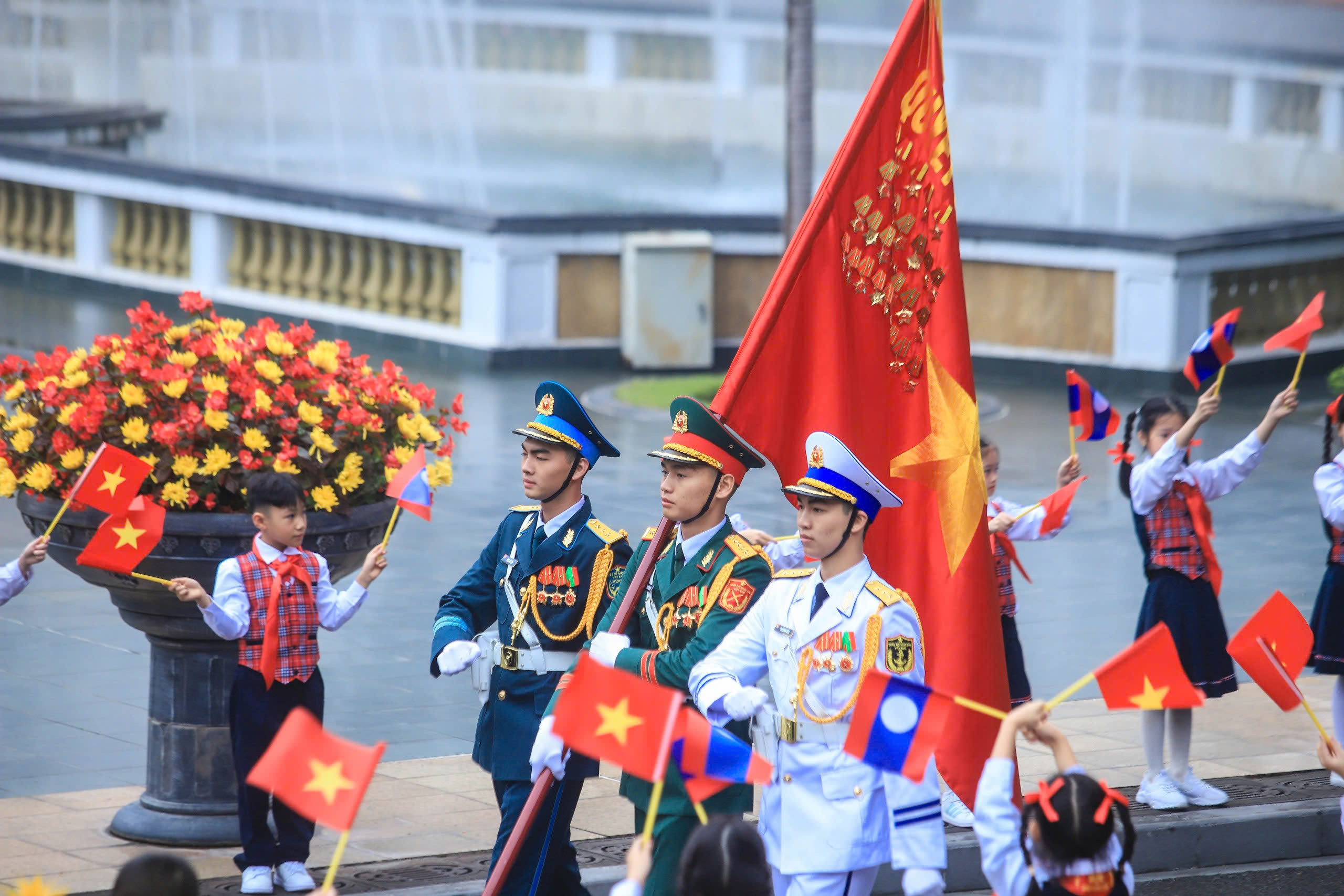 Tổng B&iacute; thư T&ocirc; L&acirc;m chủ tr&igrave; Lễ đ&oacute;n Tổng B&iacute; thư, Chủ tịch nước L&agrave;o Thongloun Sisoulith - Ảnh 2.