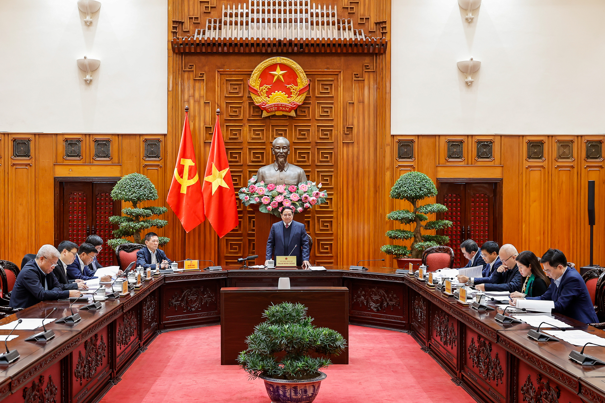 Thủ tướng Phạm Minh ch&iacute;nh chỉ đạo triển khai Nghị quyết Đại hội XIV của Đảng - Ảnh 2.