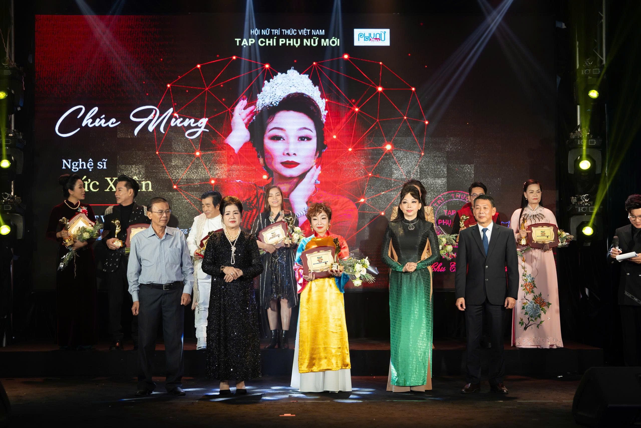 Hoa hậu, Nghệ sĩ Đức Xu&acirc;n được vinh danh &ldquo;Nghệ sĩ c&oacute; tr&aacute;i tim nh&acirc;n &aacute;i v&igrave; cộng đồng&rdquo; năm 2025 - Ảnh 1.