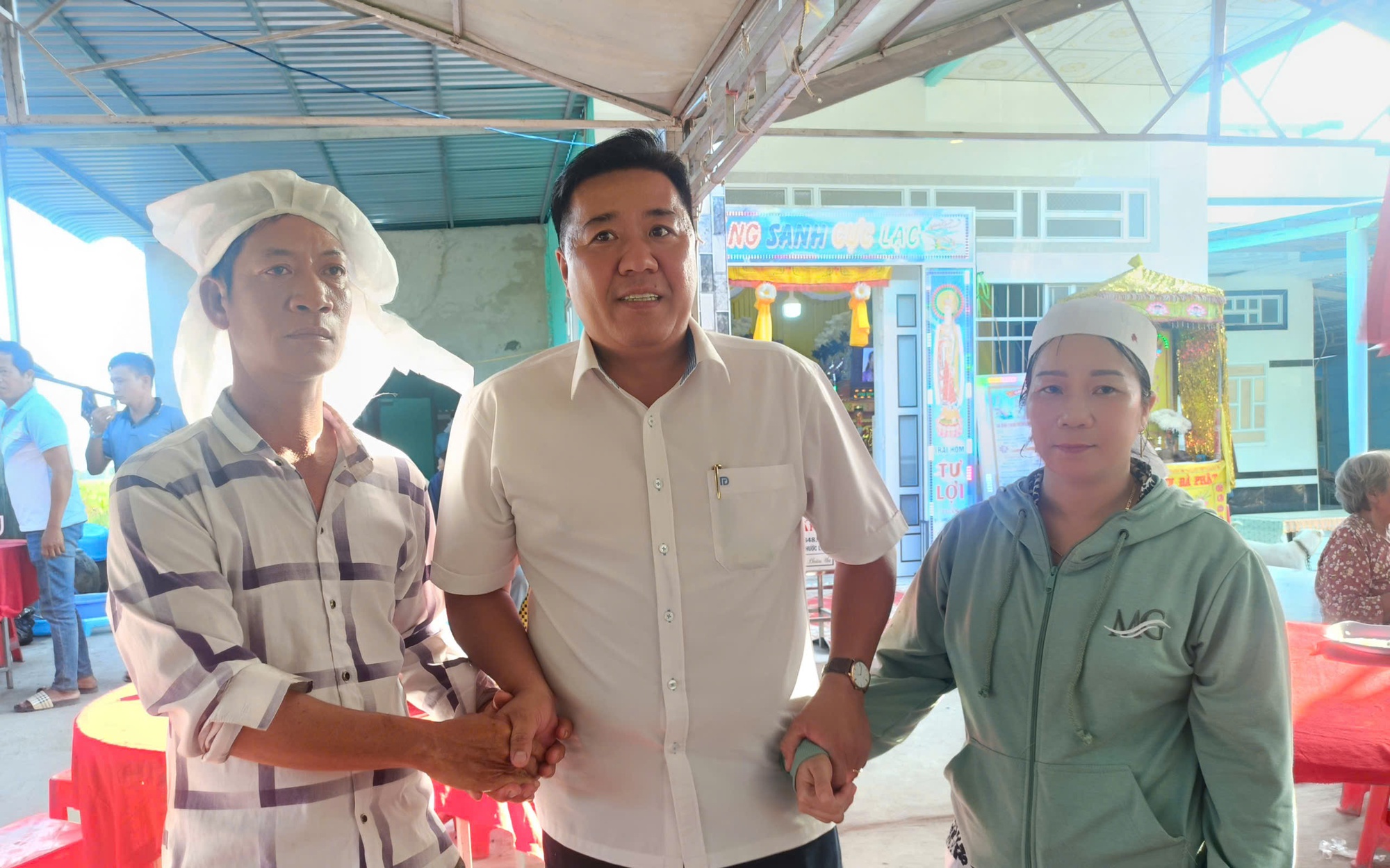 Vụ 2 mẹ con bị sát hại: Thăm hỏi, động viên gia đình