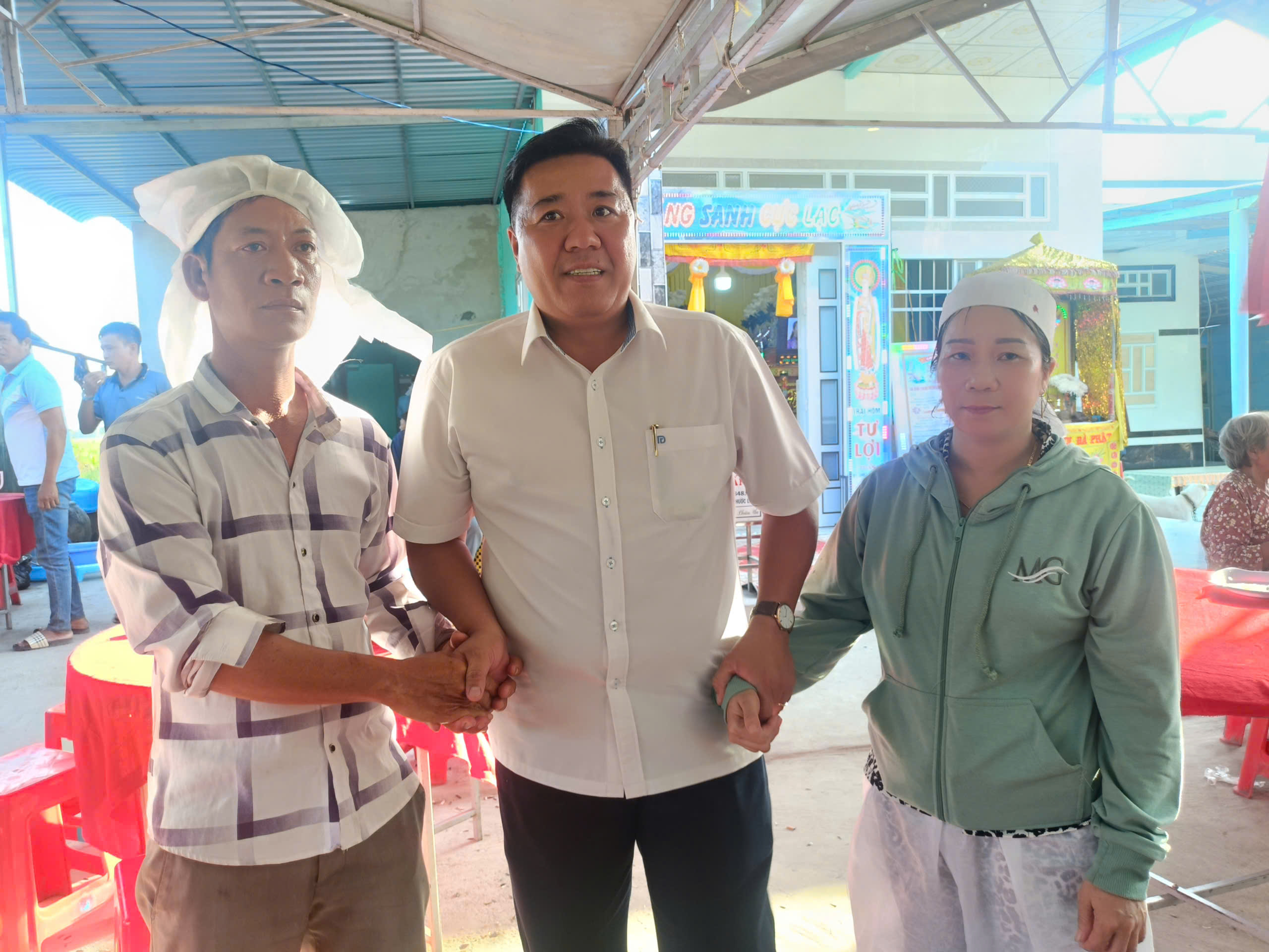 Vụ 2 mẹ con bị người đàn ông 70 tuổi sát hại: Thăm hỏi, động viên gia đình - Ảnh 1.