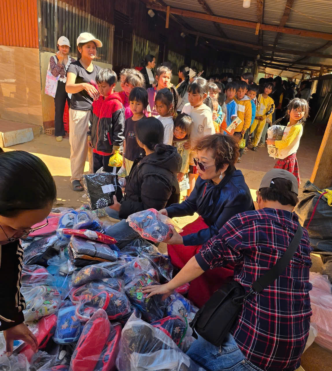 Hoa hậu, Nghệ sĩ Đức Xu&acirc;n được vinh danh &ldquo;Nghệ sĩ c&oacute; tr&aacute;i tim nh&acirc;n &aacute;i v&igrave; cộng đồng&rdquo; năm 2025 - Ảnh 2.