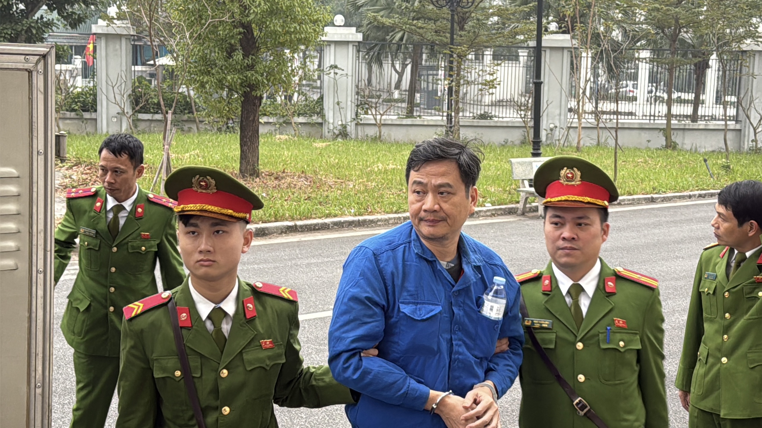 Cựu Chủ tịch Tổng công ty Xi măng Việt Nam hầu tòa vì sai phạm tài chính - Ảnh 3.