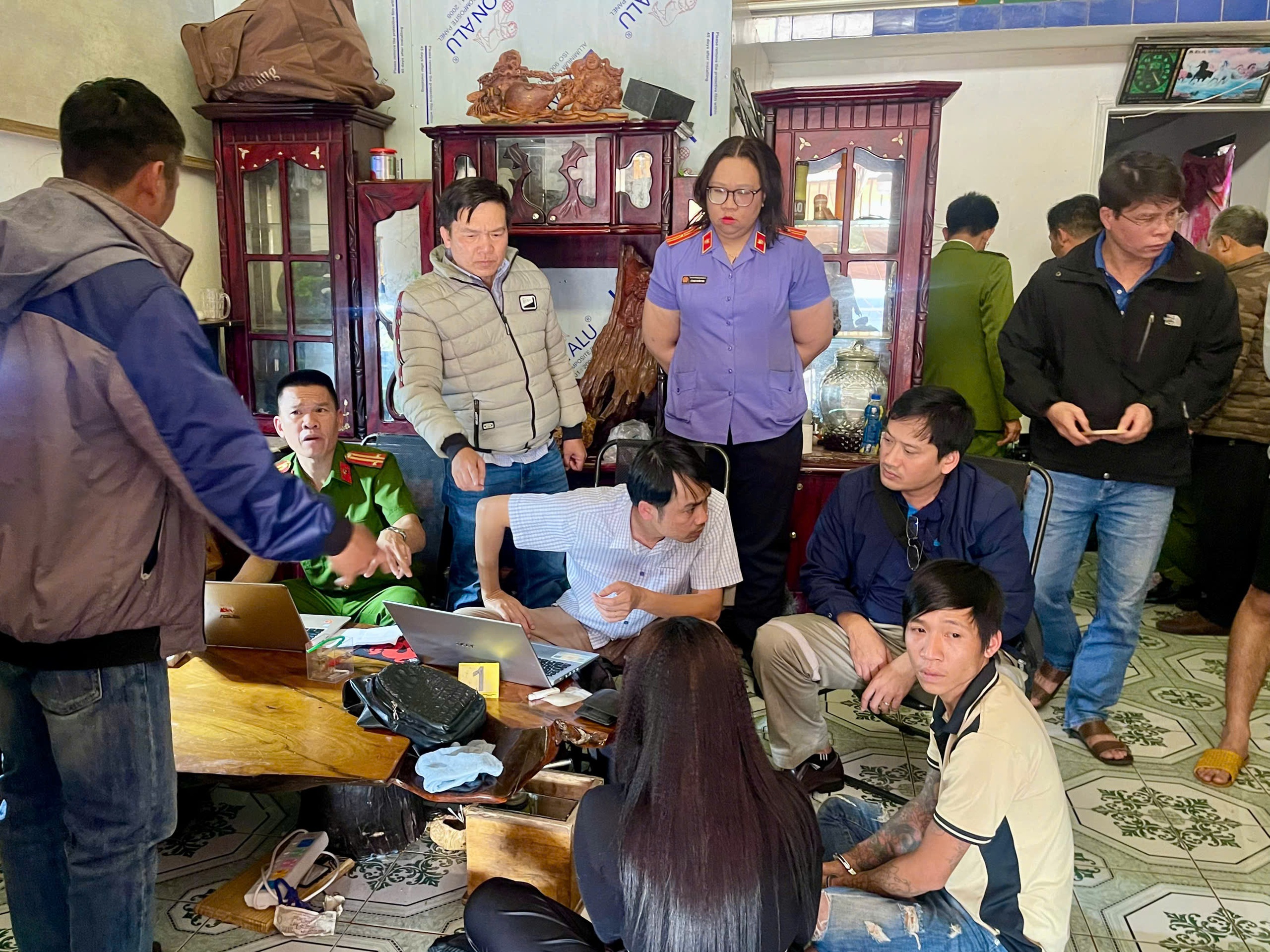 C&ocirc;ng an Gia Lai bắt đối tượng ma t&uacute;y, b&aacute;c tin cướp ng&acirc;n h&agrave;ng - Ảnh 2.
