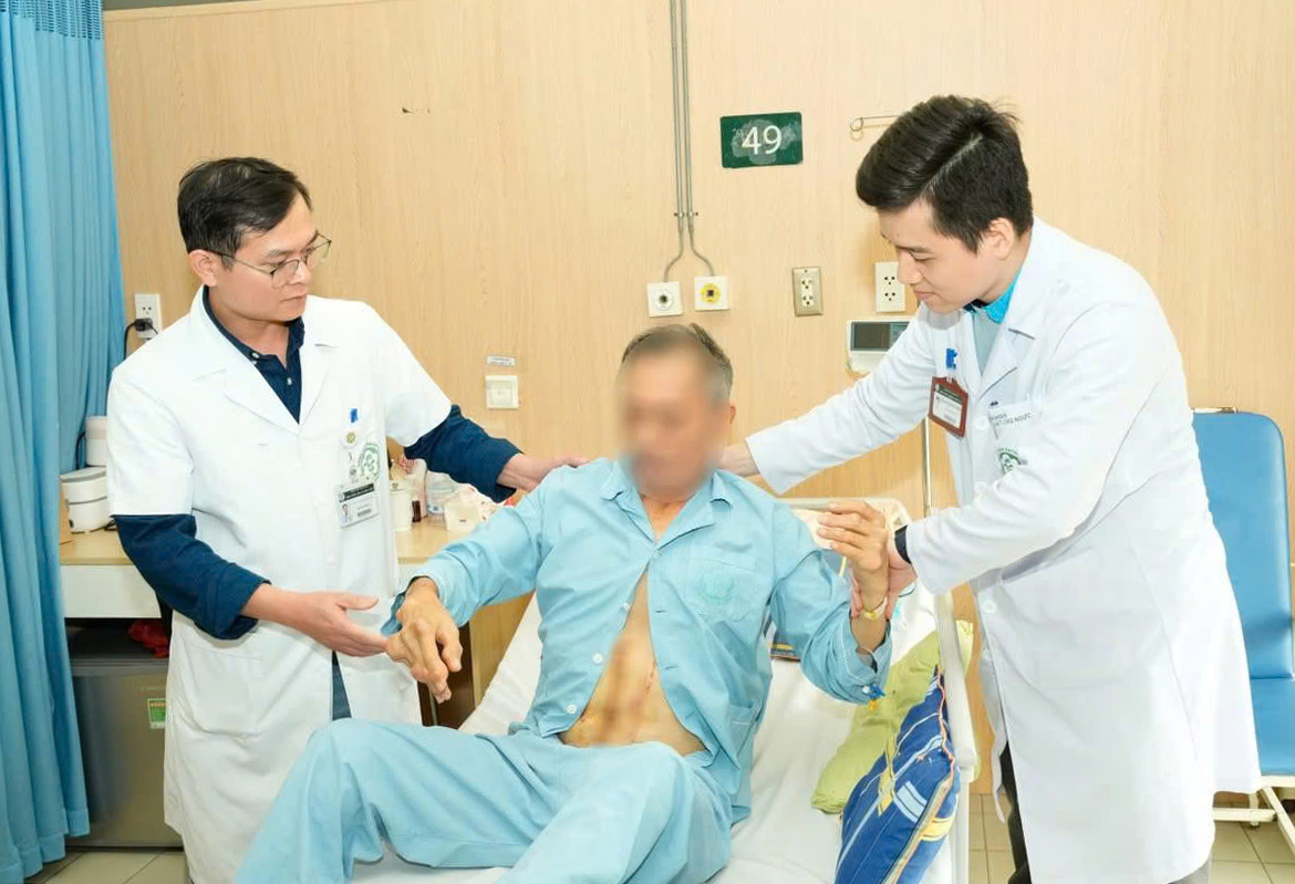 Chạy đua với "giờ vàng" cứu người: Giây phút đảo chiều sinh tử - Ảnh 1.