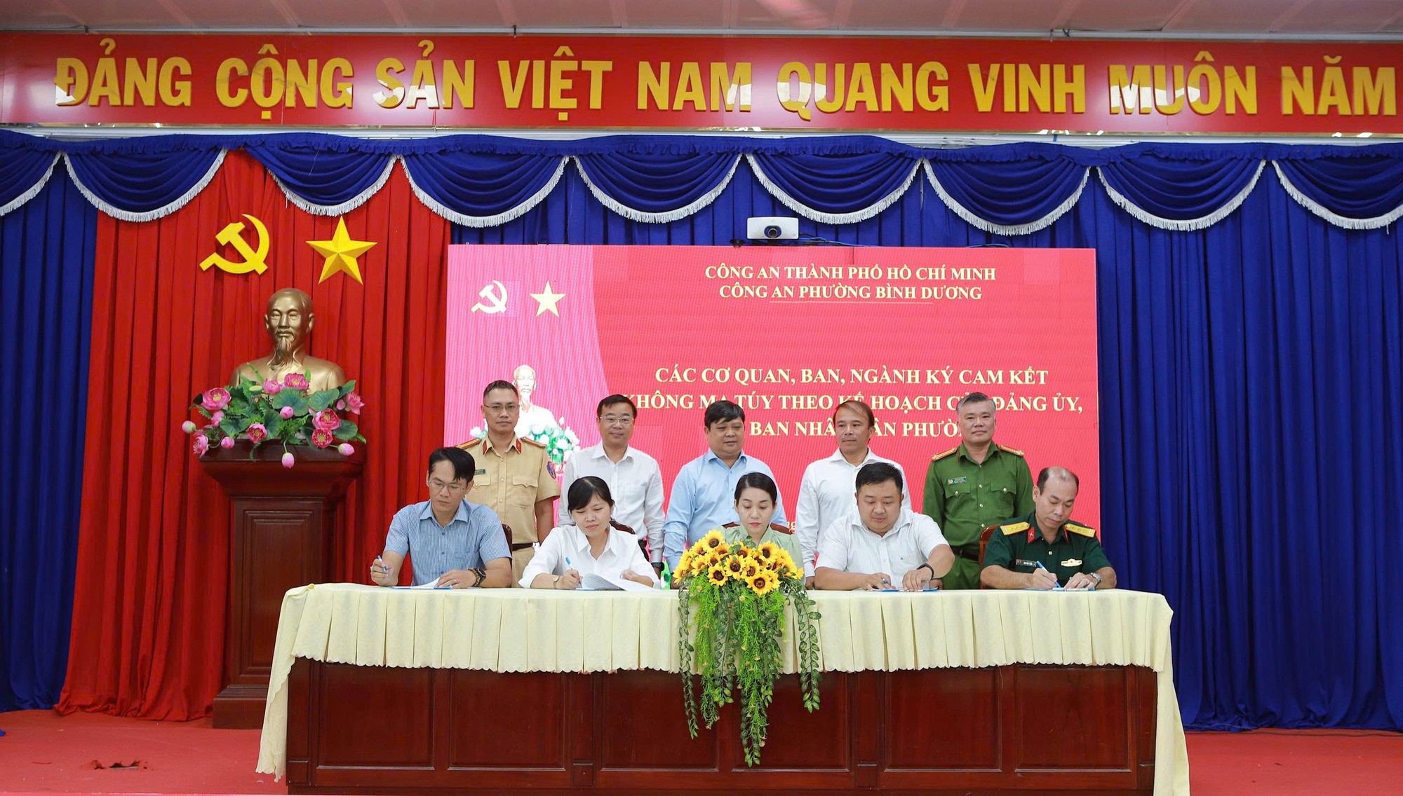Chủ trọ ở phường B&igrave;nh Dương k&yacute; cam kết n&oacute;i kh&ocirc;ng với ma t&uacute;y - Ảnh 3.