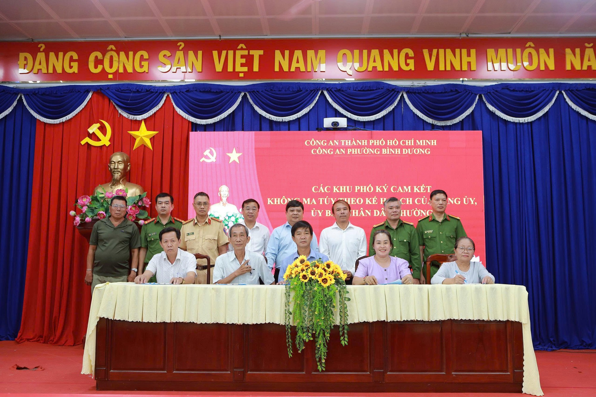 Chủ trọ ở phường B&igrave;nh Dương k&yacute; cam kết n&oacute;i kh&ocirc;ng với ma t&uacute;y - Ảnh 4.