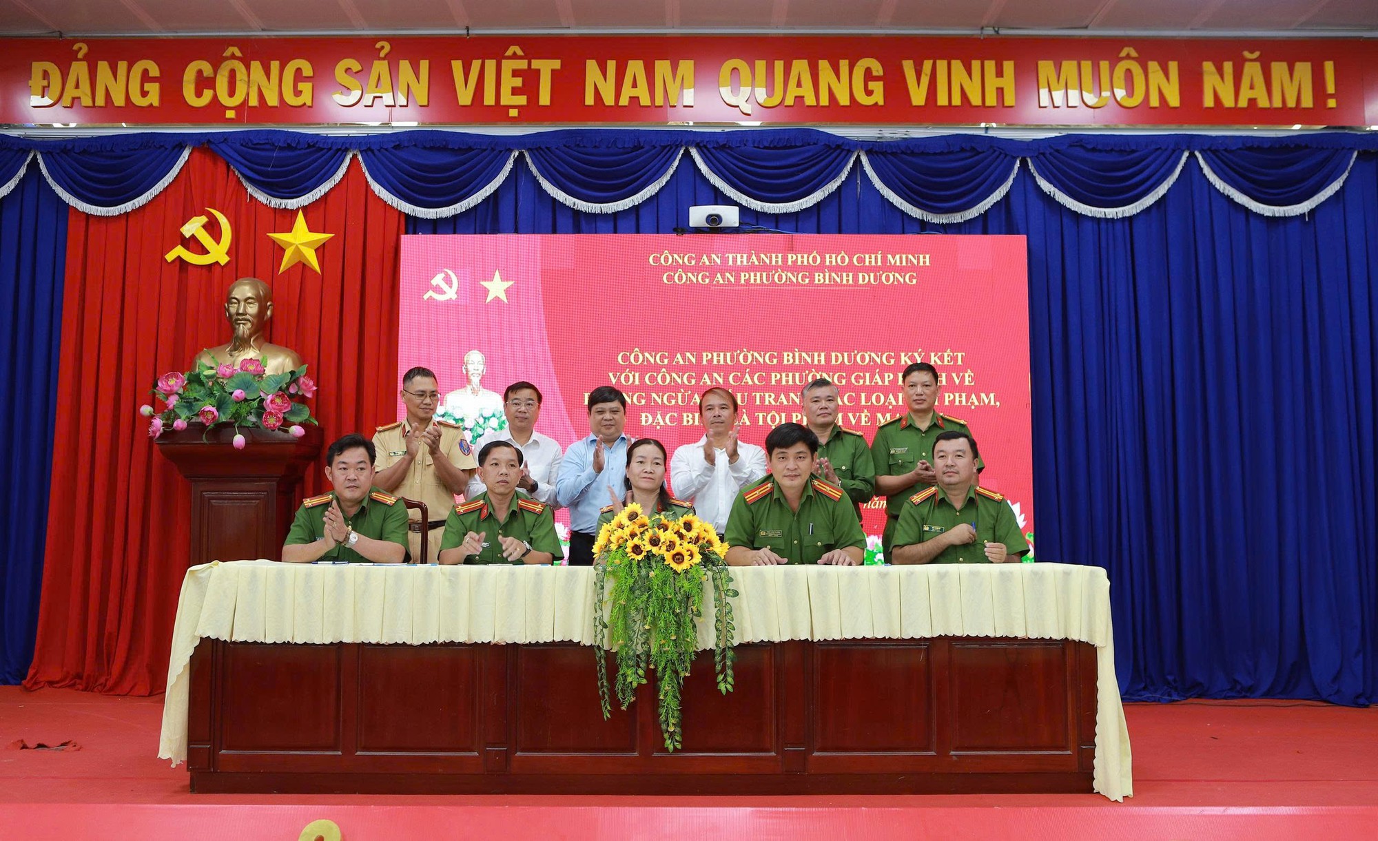 Chủ trọ ở phường B&igrave;nh Dương k&yacute; cam kết n&oacute;i kh&ocirc;ng với ma t&uacute;y - Ảnh 2.