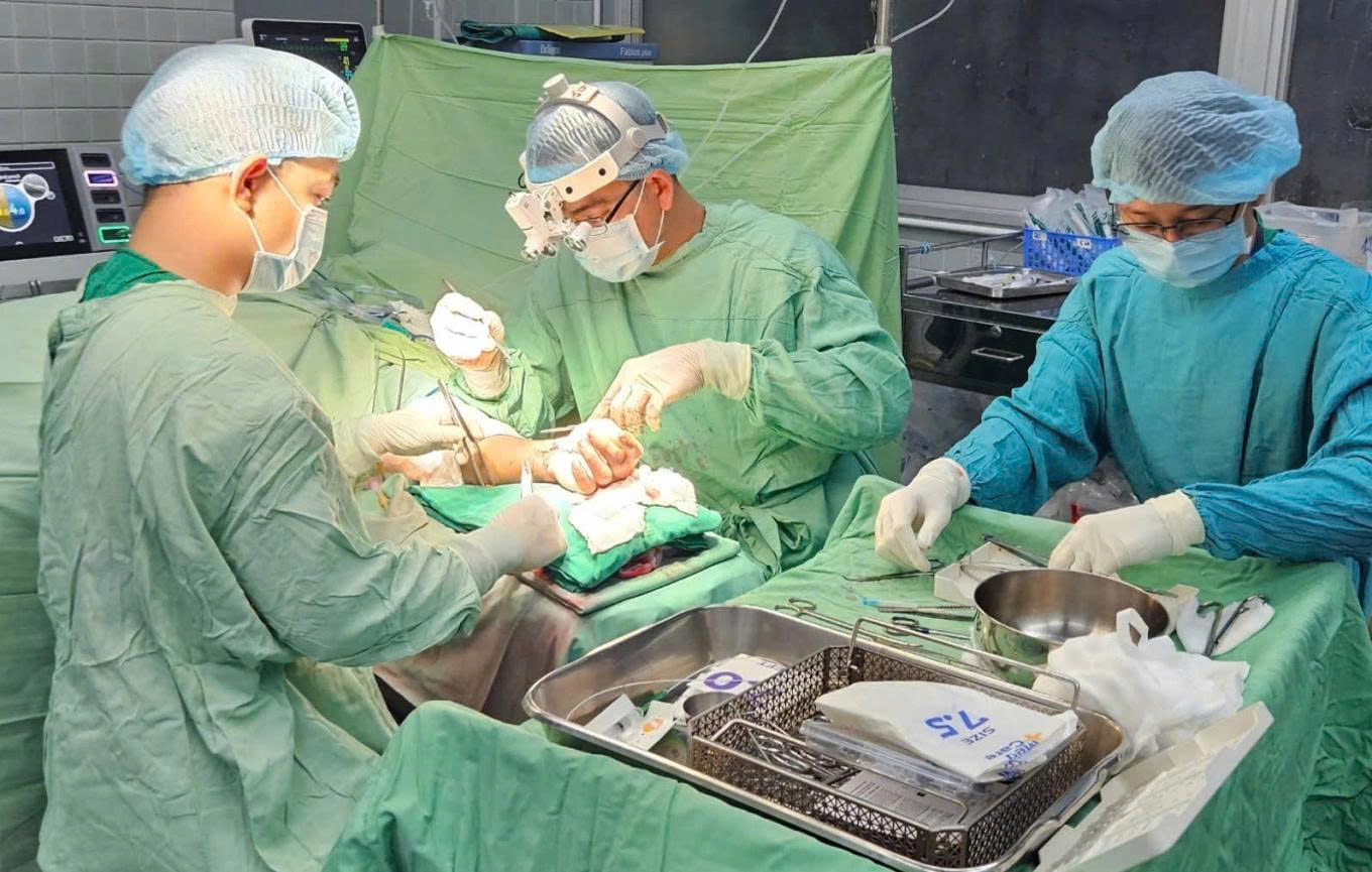 Chạy đua với "giờ vàng" cứu người (*): Không chỉ là giữ mạng sống - Ảnh 1.