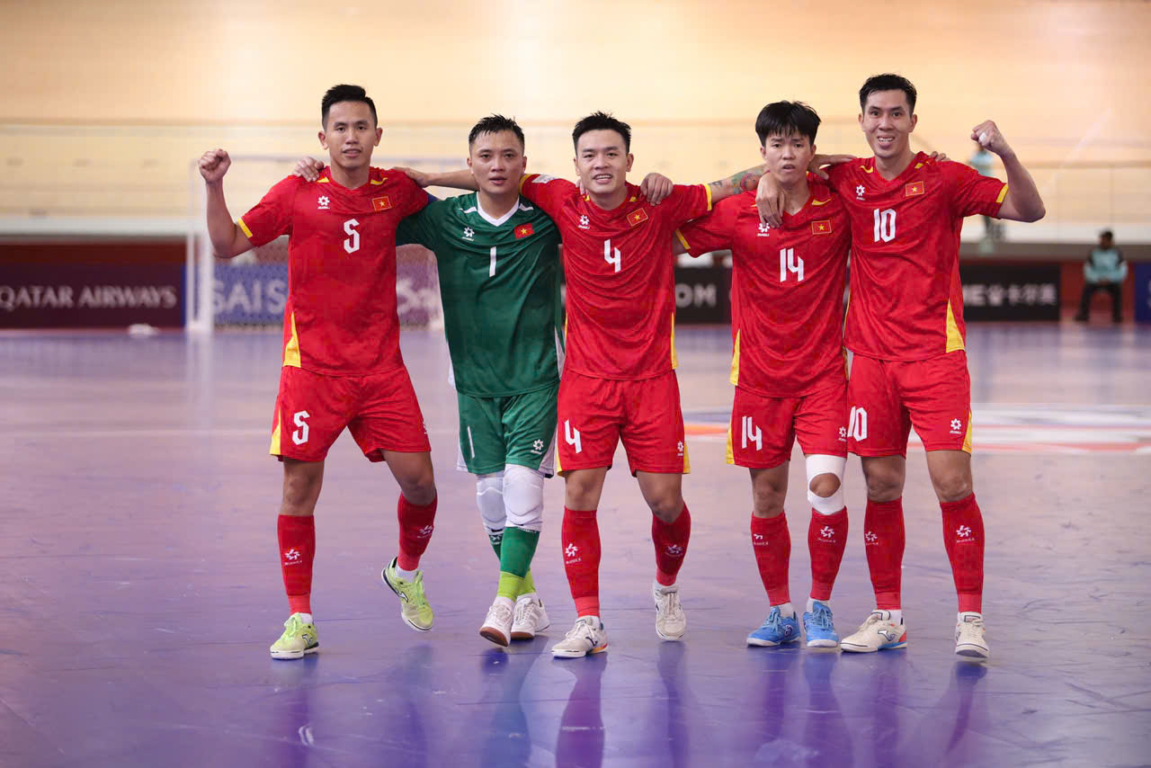 Futsal Việt Nam ngược dòng trong trận cầu 9 bàn ở giải châu Á - Ảnh 1.