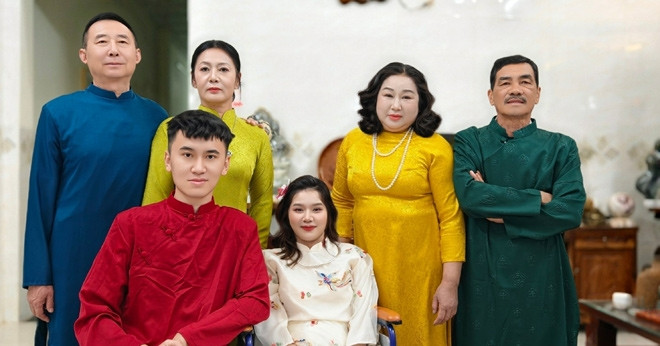 Vượt 5.000 km thăm nàng dâu Việt liệt tứ chi, mẹ chồng nói câu xúc động