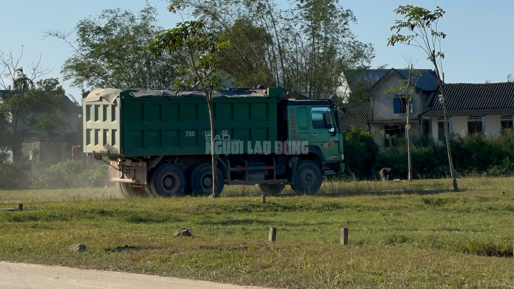 Cầu Trắng chịu tải trọng qu&aacute; lớn: Liệu c&oacute; an to&agrave;n cho người d&acirc;n? - Ảnh 11.