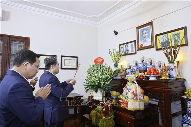 Chủ tịch Quốc hội Trần Thanh Mẫn thăm, tri &acirc;n nguy&ecirc;n l&atilde;nh đạo Đảng, Nh&agrave; nước - Ảnh 1.