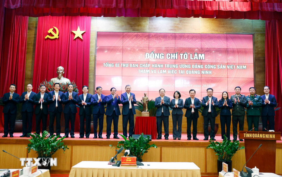 Tổng B&iacute; thư T&ocirc; L&acirc;m v&agrave; Thủ tướng Phạm minh ch&iacute;nh l&agrave;m việc với Tỉnh ủy Quảng Ninh - Ảnh 3.