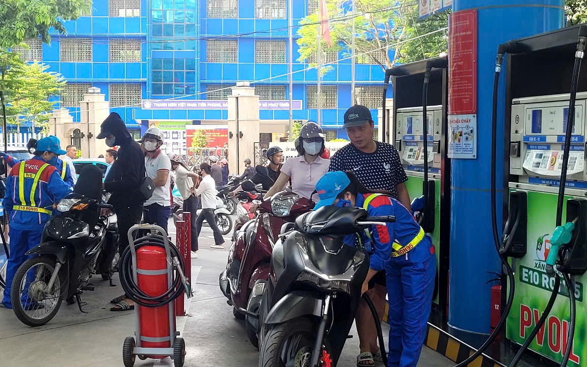 Từ 1-6 dừng bán xăng khoáng RON 95, có lo thiếu E10?
