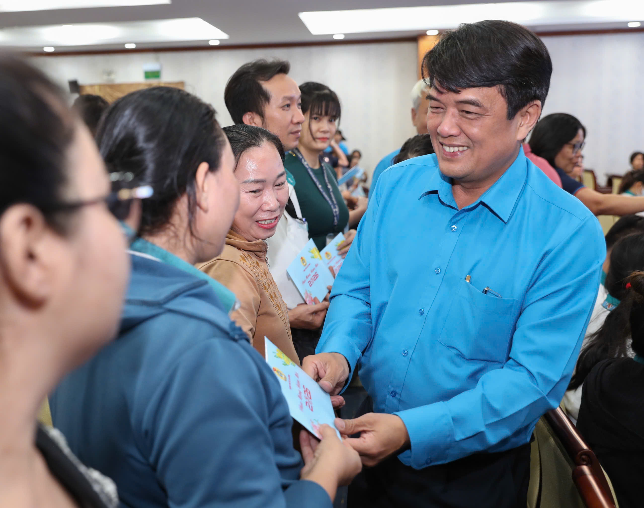 Bí thư Trần Lưu Quang động viên người lao động trước thềm Tết Nguyên đán - Ảnh 9.