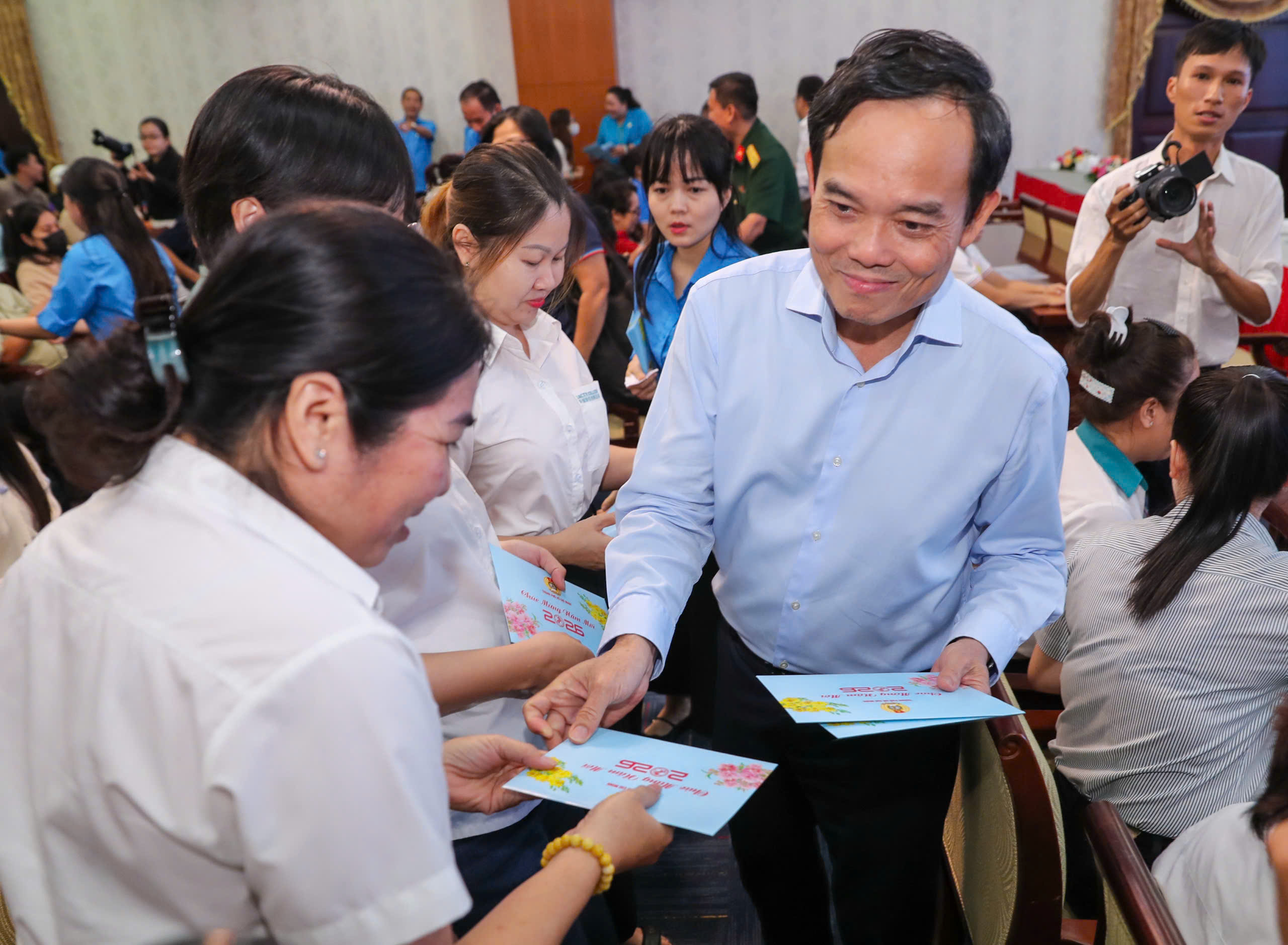 Bí thư Trần Lưu Quang động viên người lao động trước thềm Tết Nguyên đán - Ảnh 7.