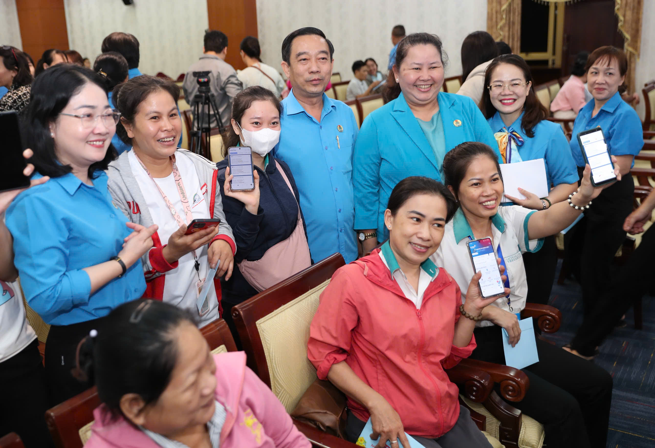 Bí thư Trần Lưu Quang động viên người lao động trước thềm Tết Nguyên đán - Ảnh 11.