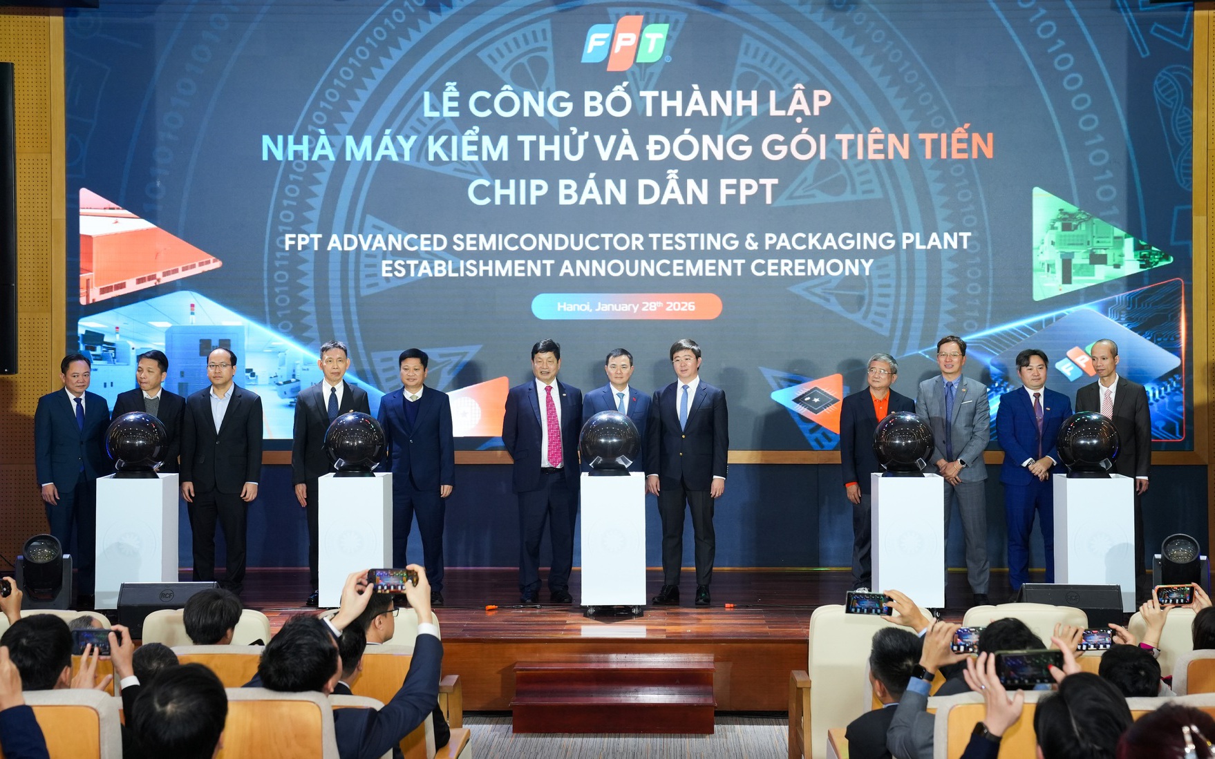 FPT thành lập nhà máy kiểm thử, đóng gói chip bán dẫn đầu tiên tại Việt Nam