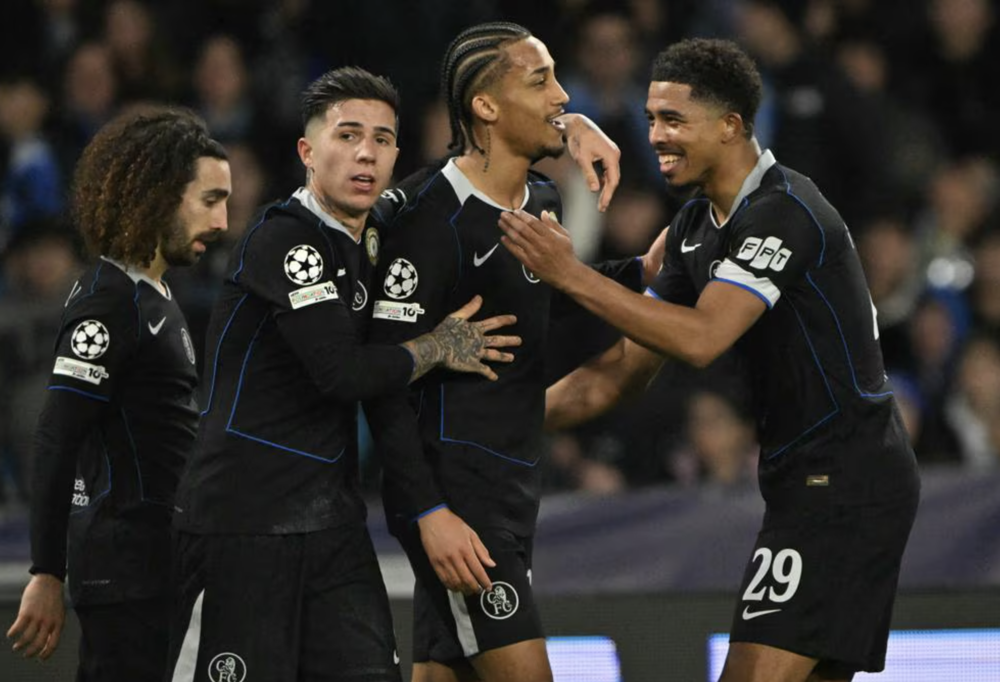 Chelsea ngược dòng kỳ vĩ, Napoli ngậm ngùi dừng bước Champions League - Ảnh 4.