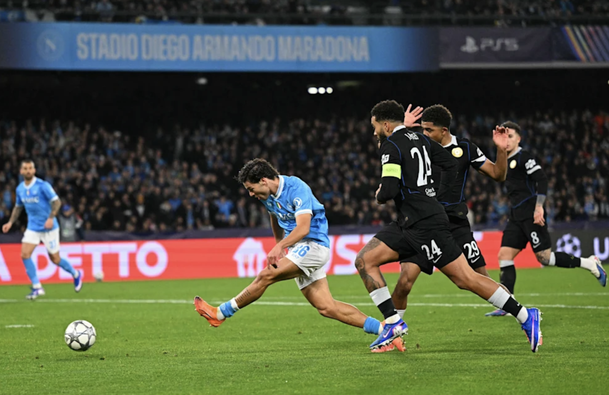 Chelsea ngược dòng kỳ vĩ, Napoli ngậm ngùi dừng bước Champions League - Ảnh 2.