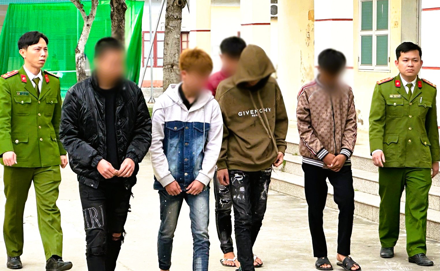 Bắt nhóm thanh, thiếu niên trộm cắp tiền công đức liên tỉnh - Ảnh 1.