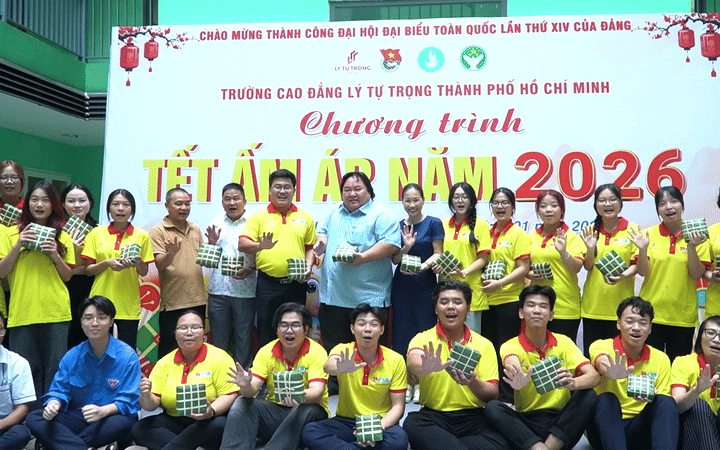 Cậu bé 12 tuổi “đánh thức” Trống Cơm bằng tình yêu văn hóa Việt - Ảnh 2.