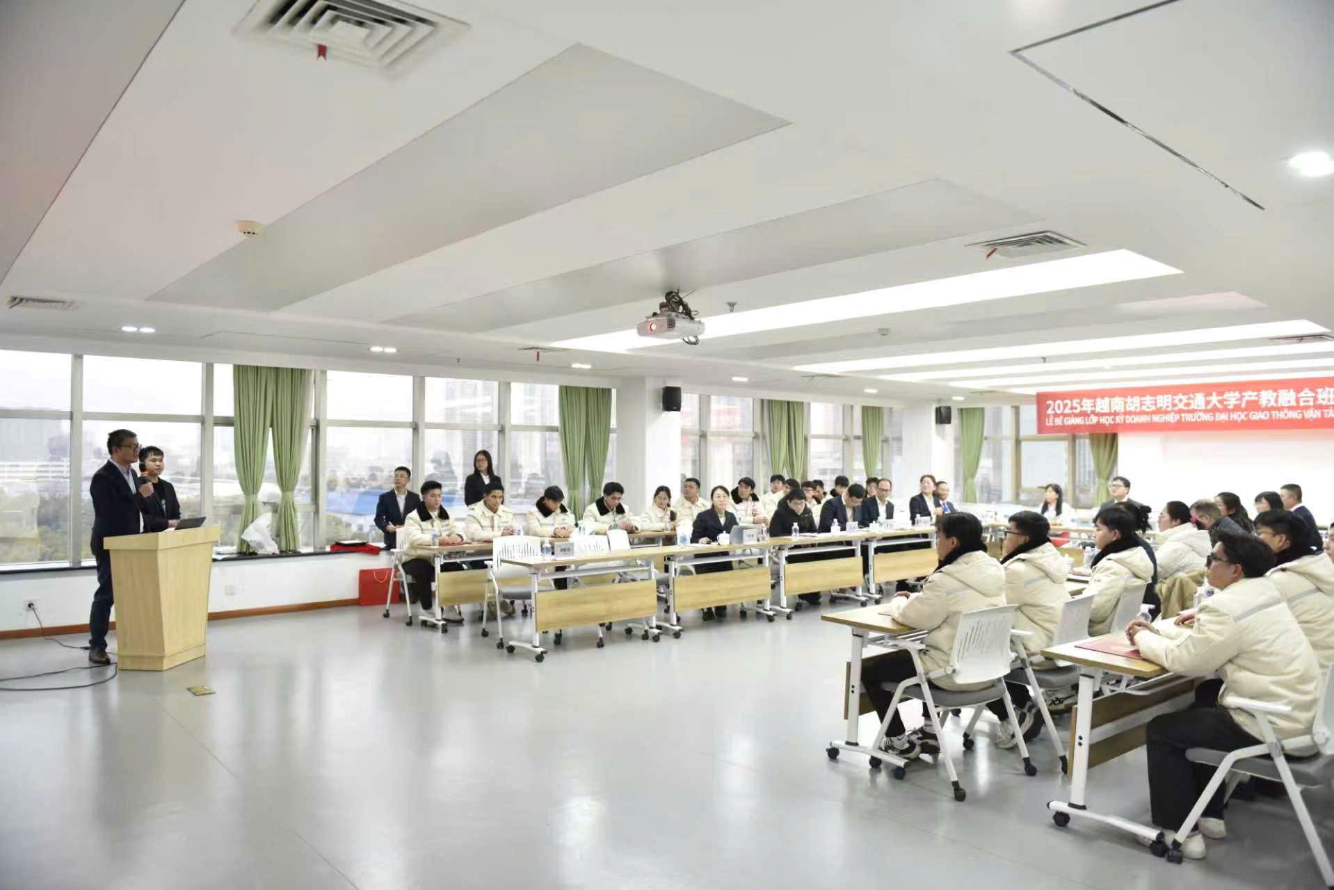 Học kỳ doanh nghiệp v&agrave; c&acirc;u chuyện đ&agrave;o tạo để l&agrave;m được việc - Ảnh 2.