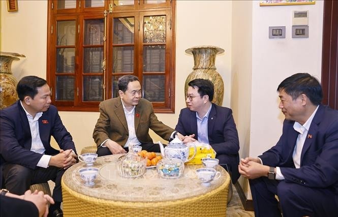 Chủ tịch Quốc hội Trần Thanh Mẫn d&acirc;ng hương tưởng nhớ cố Tổng B&iacute; thư Nguyễn Ph&uacute; Trọng - Ảnh 4.