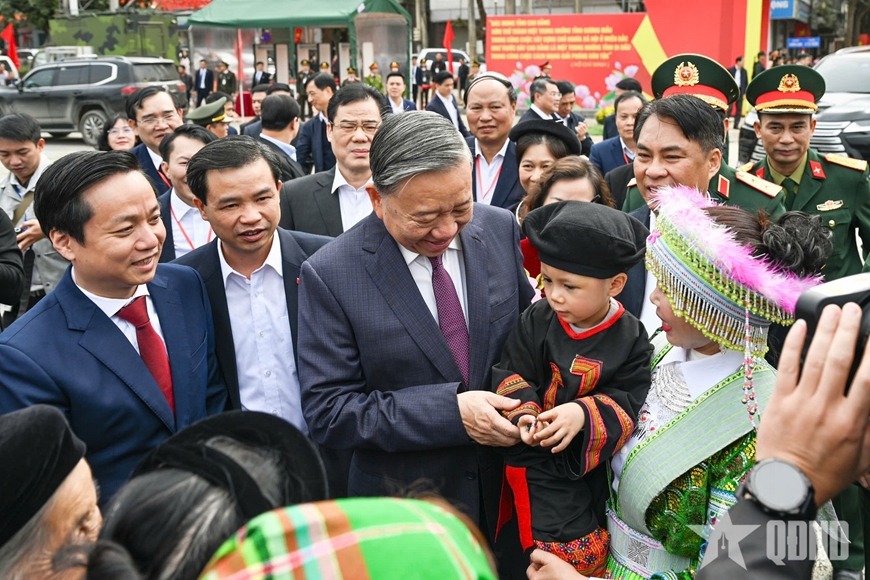 Tổng B&iacute; thư T&ocirc; L&acirc;m gặp gỡ nh&acirc;n d&acirc;n Cao Bằng: Kỷ niệm 96 năm Đảng Cộng sản Việt Nam - Ảnh 1.