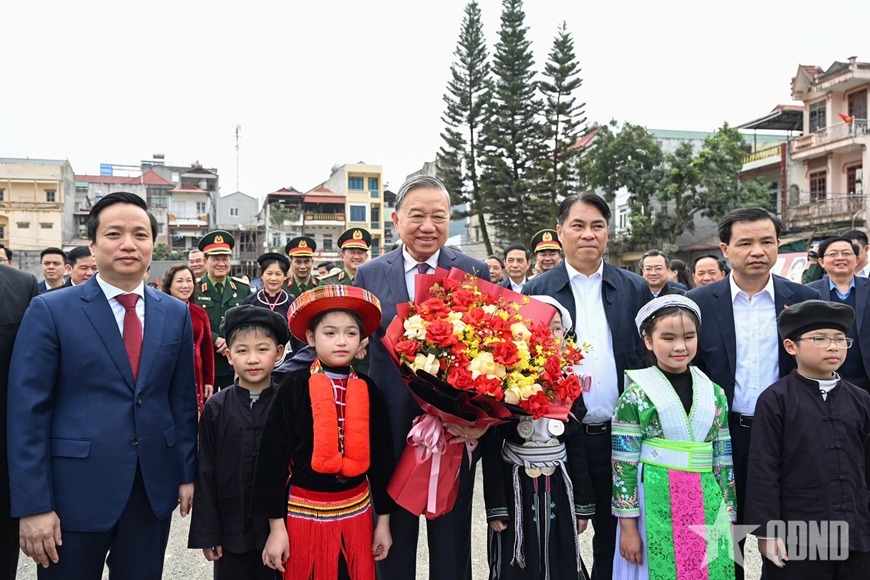 Tổng B&iacute; thư T&ocirc; L&acirc;m gặp gỡ nh&acirc;n d&acirc;n Cao Bằng: Kỷ niệm 96 năm Đảng Cộng sản Việt Nam - Ảnh 4.