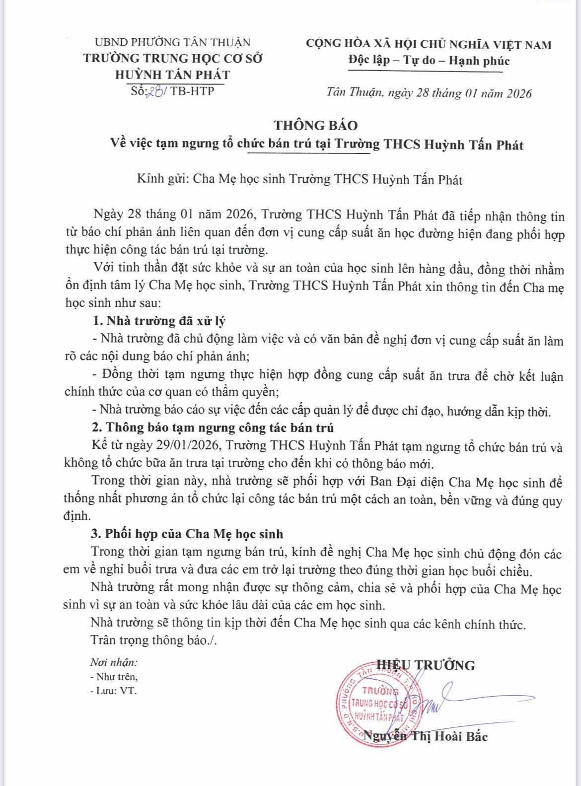 Nhiều trường học ở TPHCM tạm ngưng bán trú sau nghi vấn thực phẩm không an toàn - Ảnh 1.