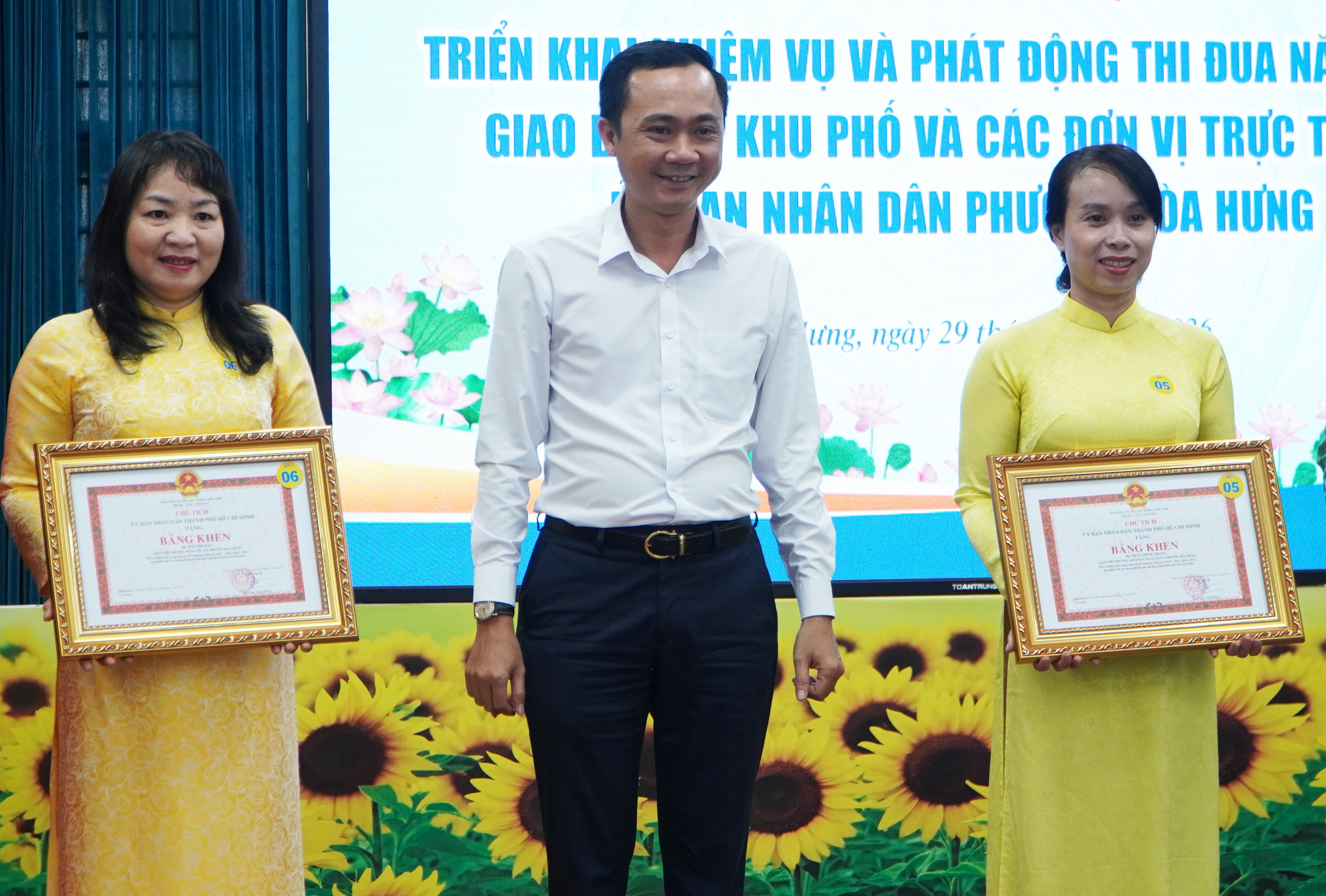 Phường H&ograve;a Hưng ph&aacute;t động thi đua, c&aacute;n bộ sẵn s&agrave;ng "đ&oacute;n Tết ở cơ quan" để ho&agrave;n th&agrave;nh nhiệm vụ - Ảnh 1.