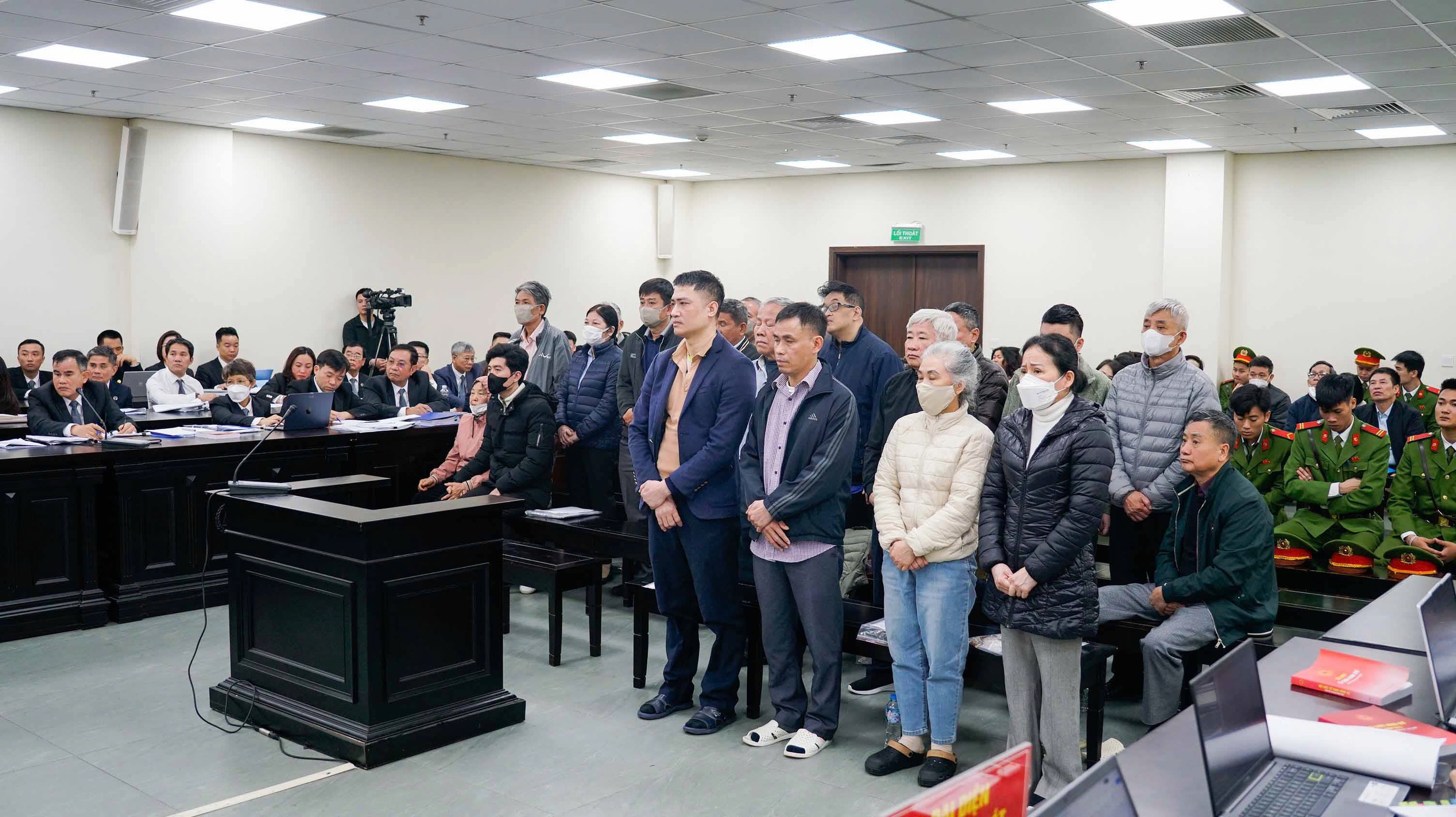Cựu Viện trưởng Huỳnh Nguyễn Lộc khai kh&ocirc;ng nhận hối lộ trong vụ &aacute;n lớn 2026 - Ảnh 1.