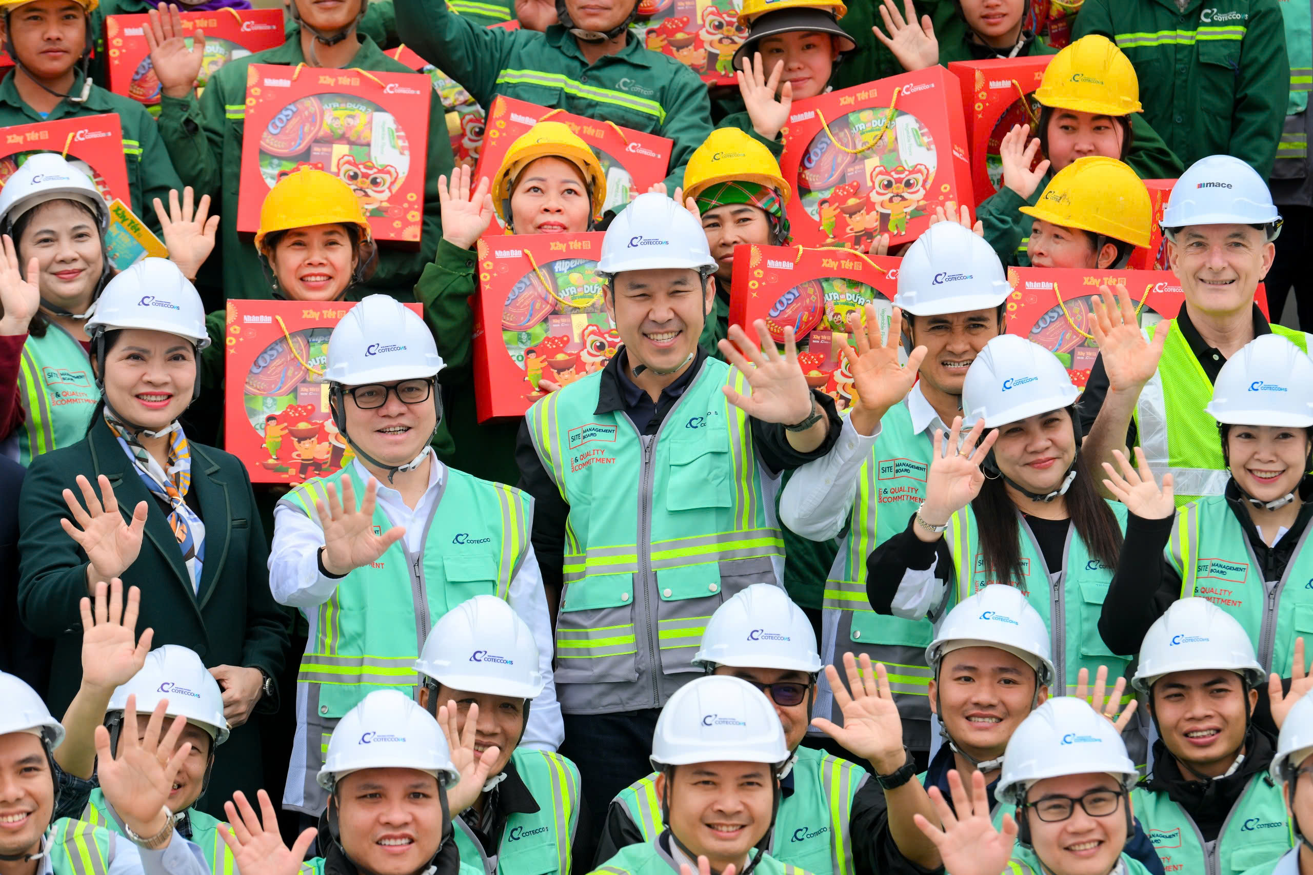 "Xây Tết 2026" trao quà cho hơn 1.100 công nhân tại Hà Nội - Ảnh 4.