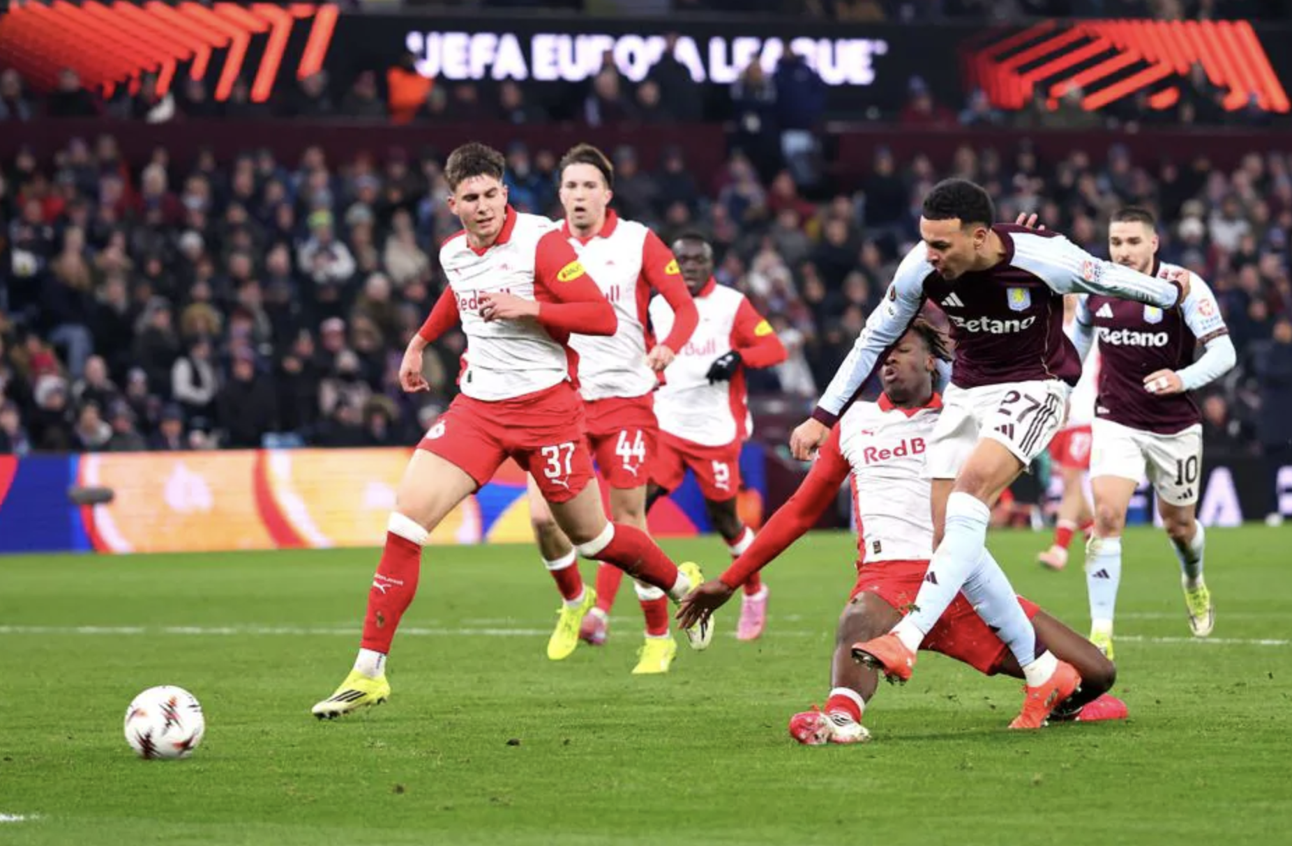 Aston Villa ngược d&ograve;ng kịch t&iacute;nh, đoạt &aacute; qu&acirc;n v&ograve;ng bảng Europa League - Ảnh 4.