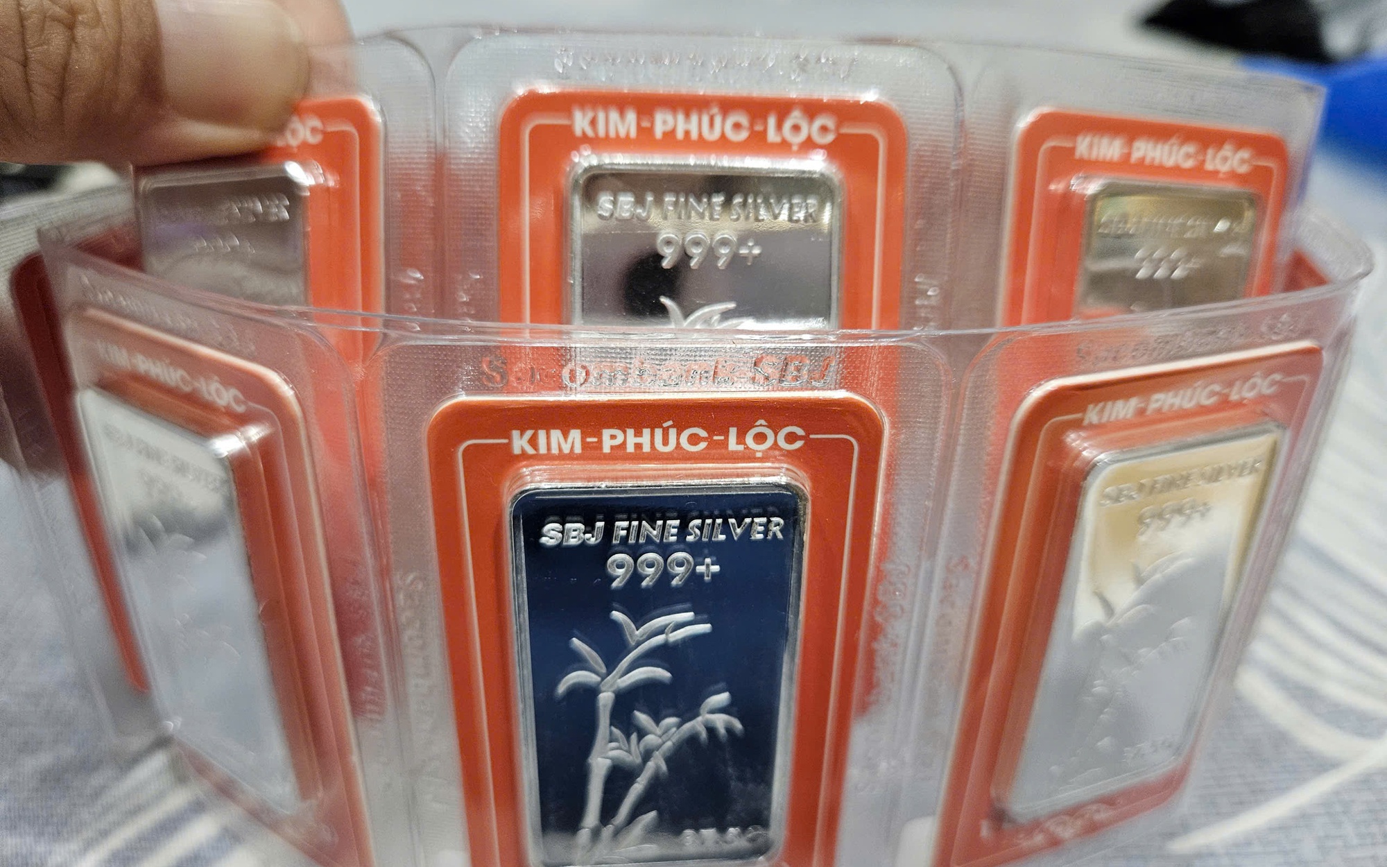 Gi&aacute; bạc h&ocirc;m nay 30 - 1 2026: Thị trường lao dốc mạnh mẽ - Ảnh 1.