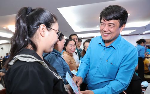 Tất bật chăm lo Tết cho người lao động