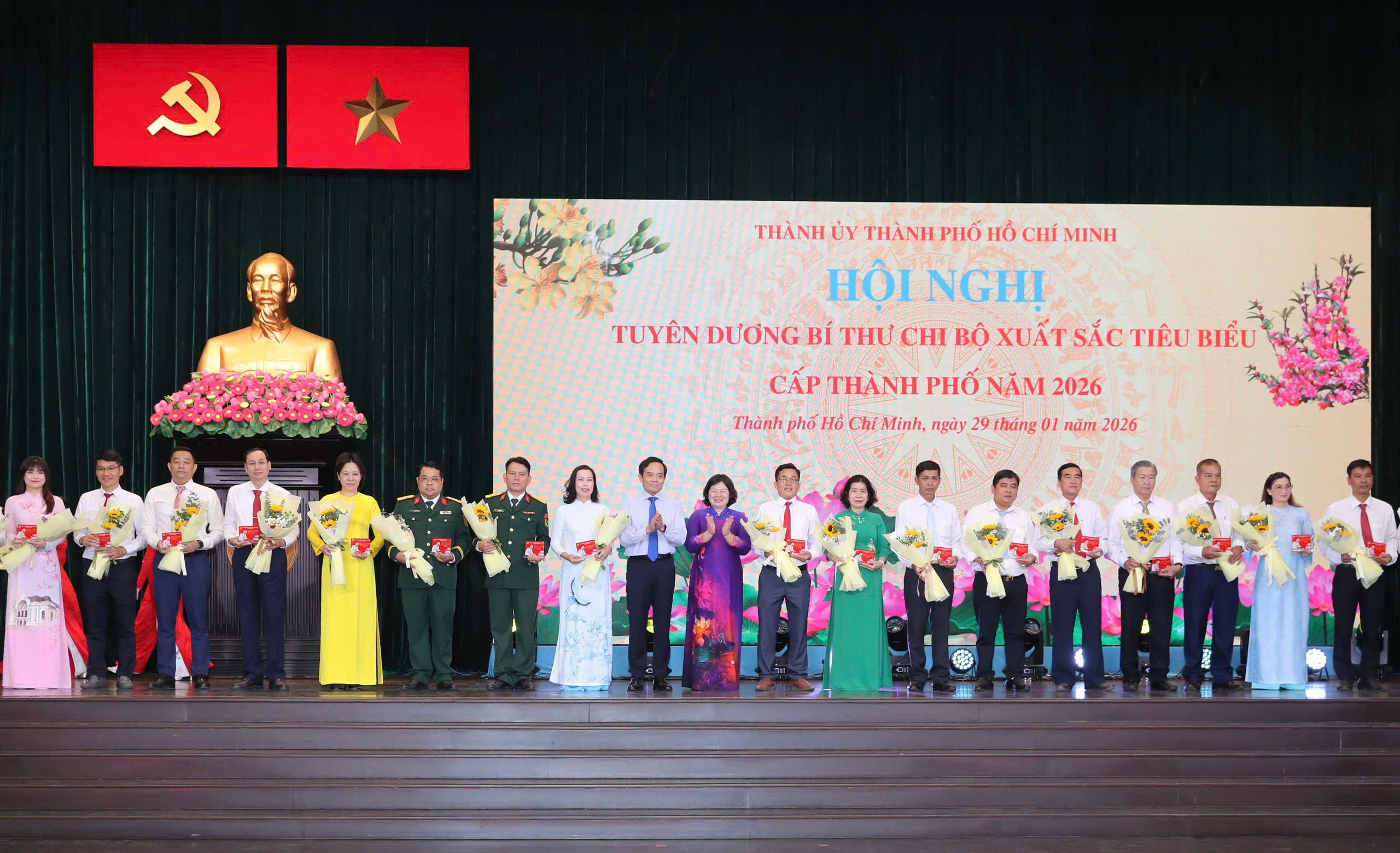 TPHCM tuyên dương 233 Bí thư Chi bộ xuất sắc tiêu biểu - Ảnh 5.