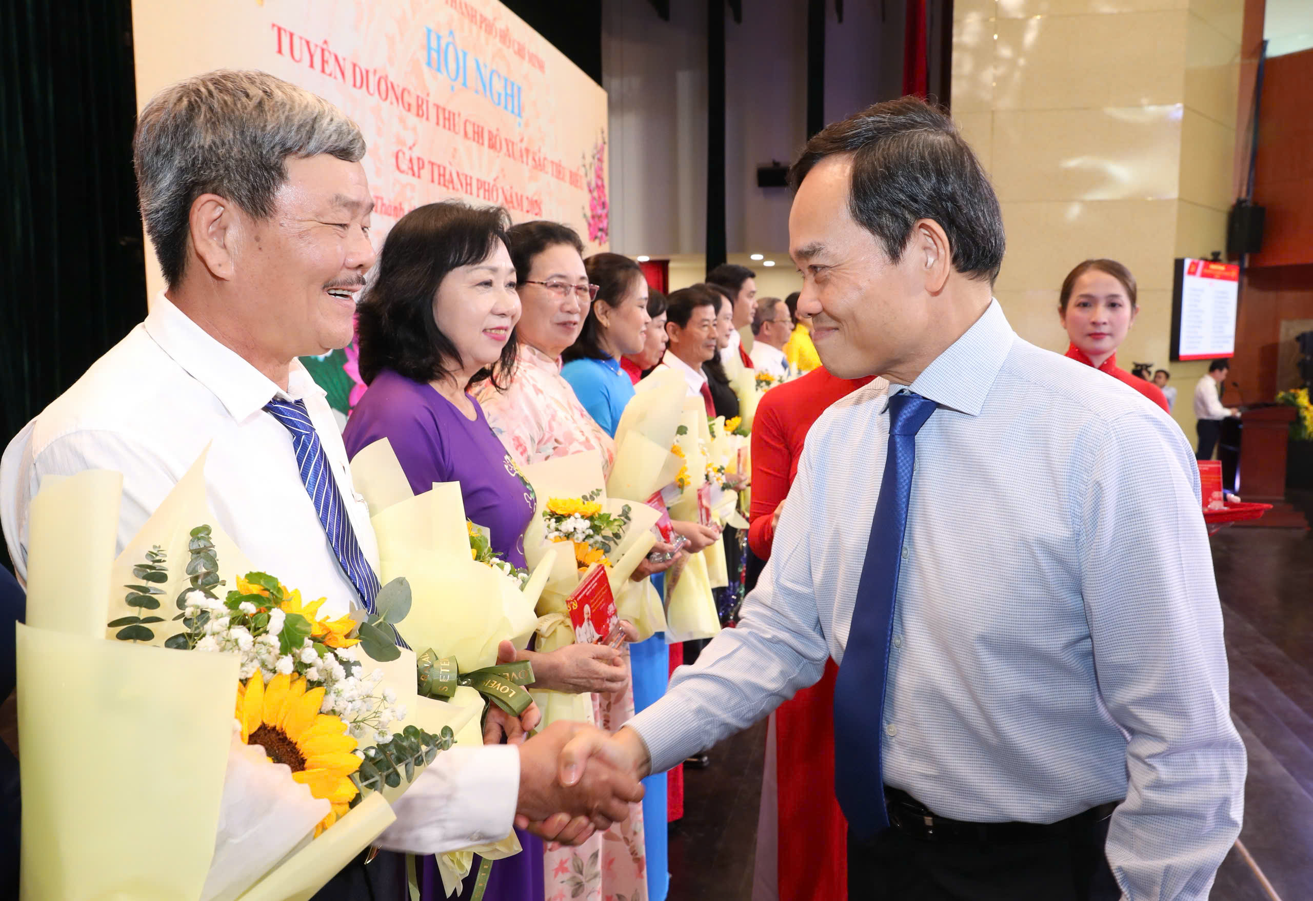 TPHCM tuyên dương 233 Bí thư Chi bộ xuất sắc tiêu biểu - Ảnh 9.
