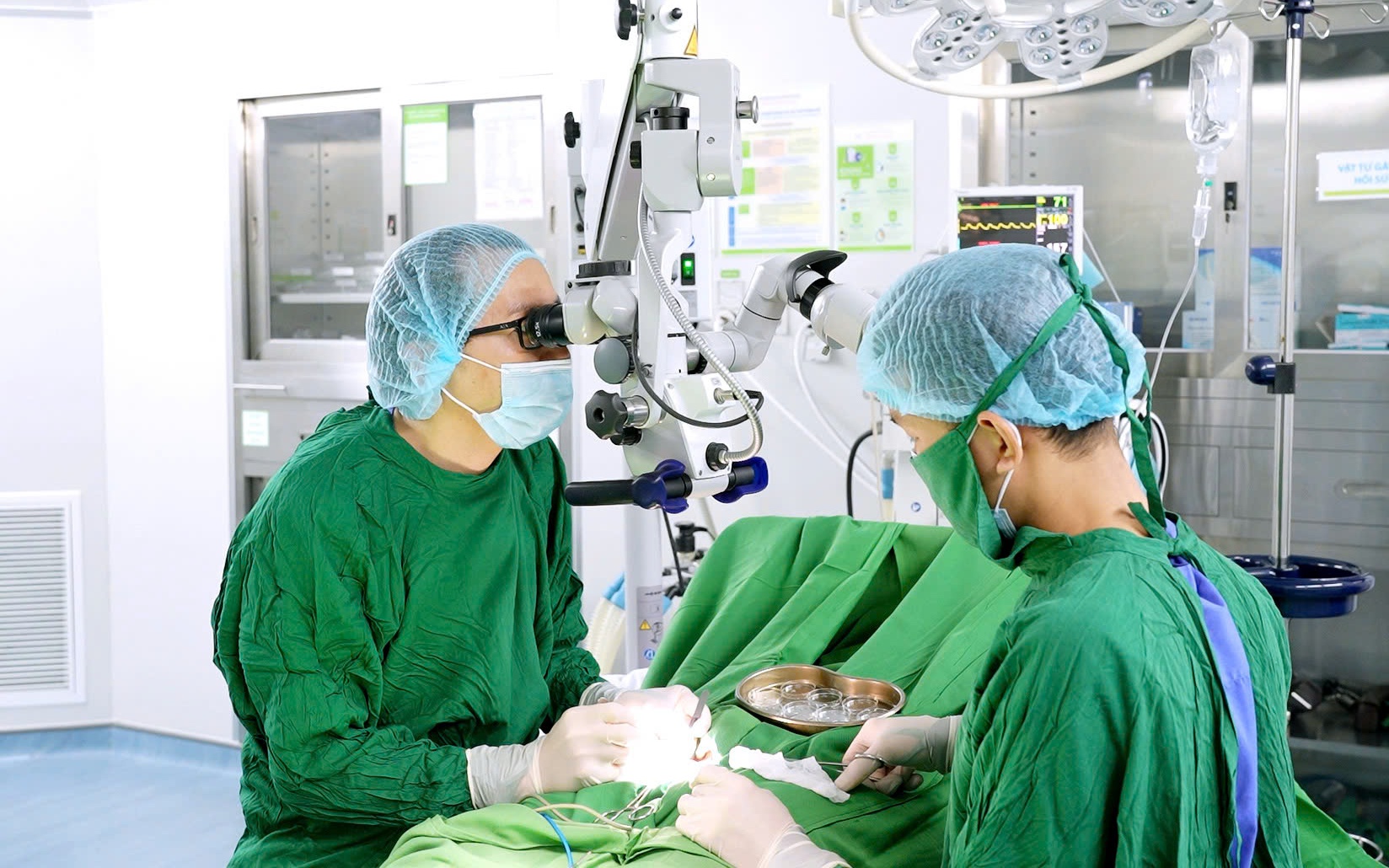 Chạy đua với "giờ vàng" cứu người: Nhập viện muộn, lỡ cơ hội làm cha