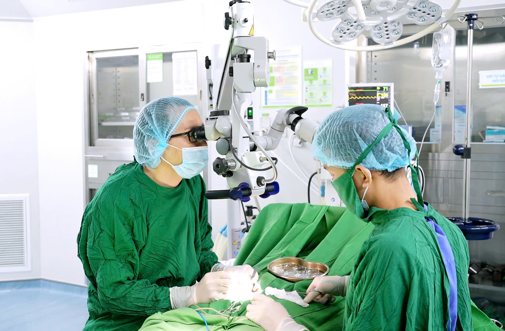 Chạy đua với "giờ v&agrave;ng" cứu người: Nhập viện muộn, lỡ cơ hội l&agrave;m cha - Ảnh 1.